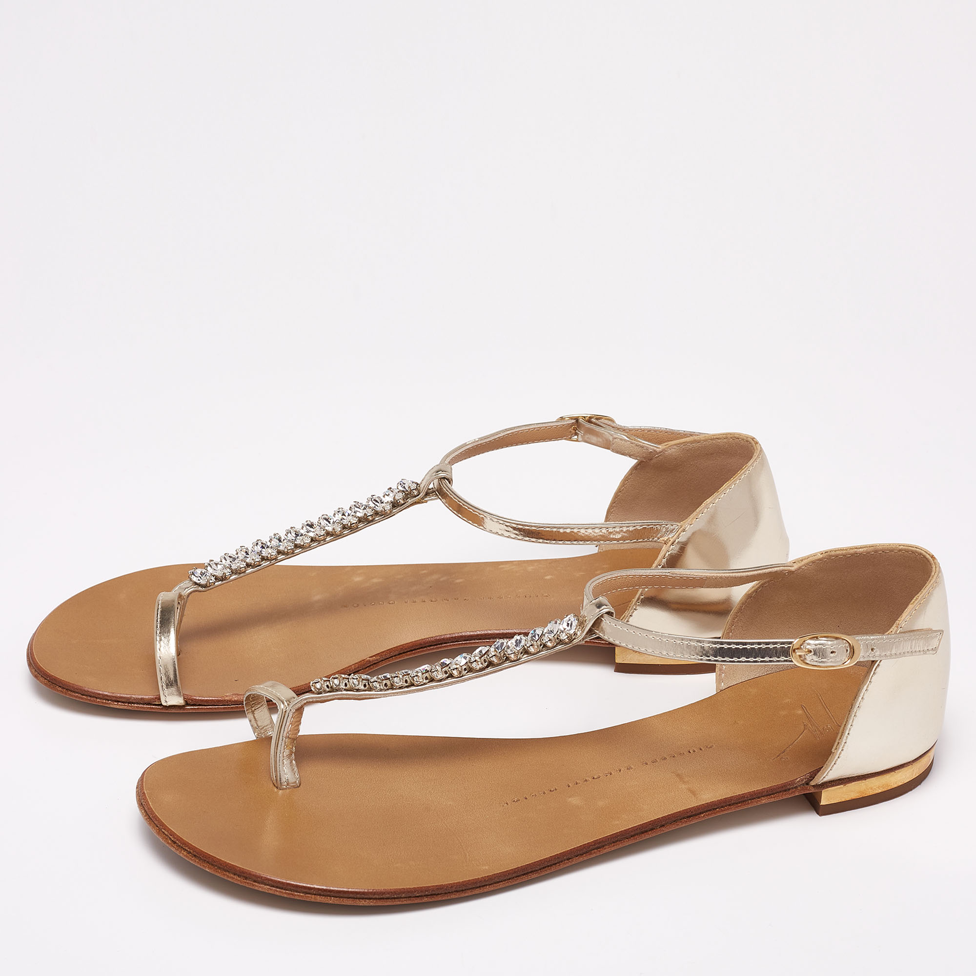 Giuseppe Zanotti Silver Leather T Strap Crystal Embellished Flat Sandals Size
Giuseppe Zanotti Silver Leather T Strap Crystal Embellished Flat Sandals Size