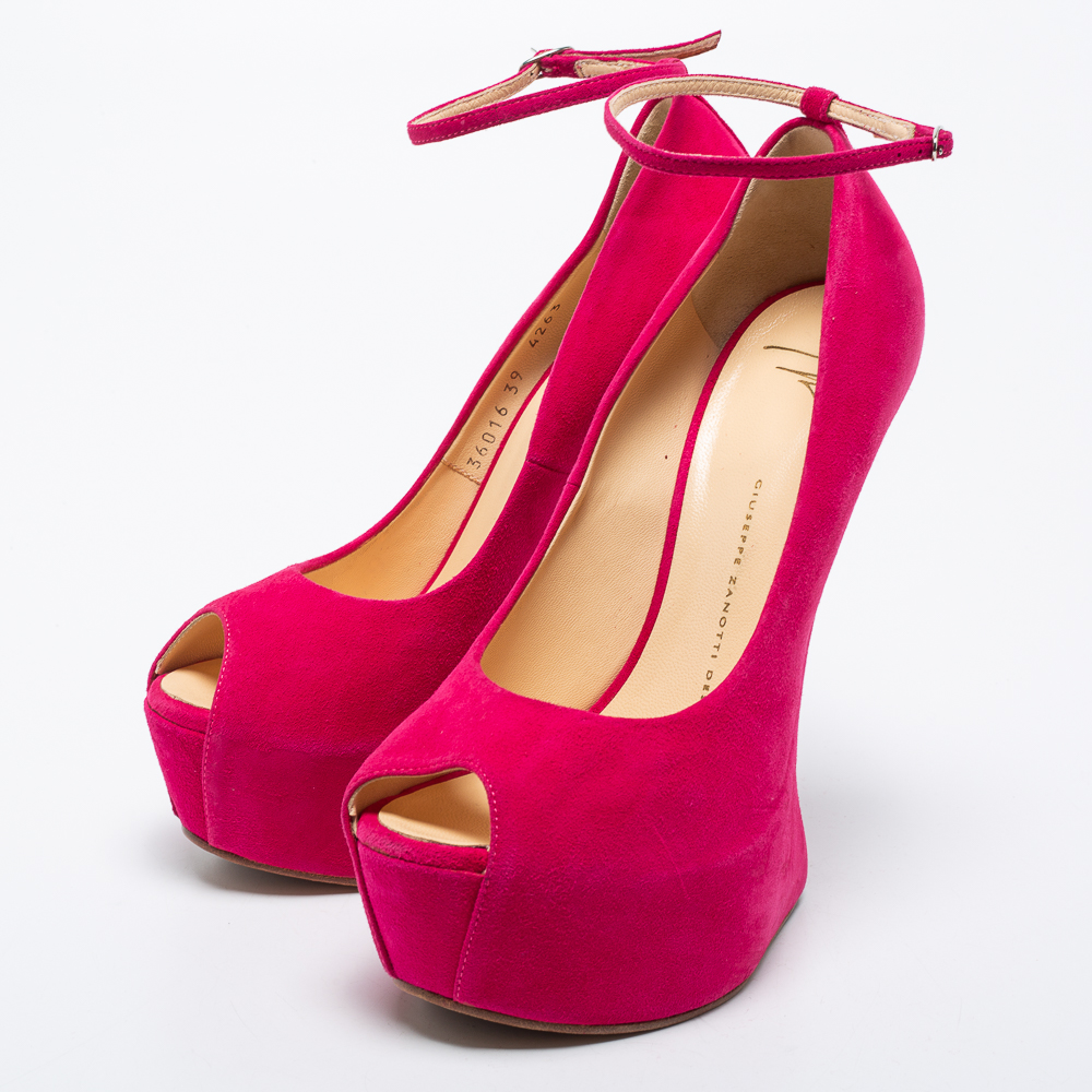 Giuseppe Zanotti Pink Suede Peep Toe Heel Less Platform Ankle Strap Pumps Size
Giuseppe Zanotti Pink Suede Peep Toe Heel Less Platform Ankle Strap Pumps Size