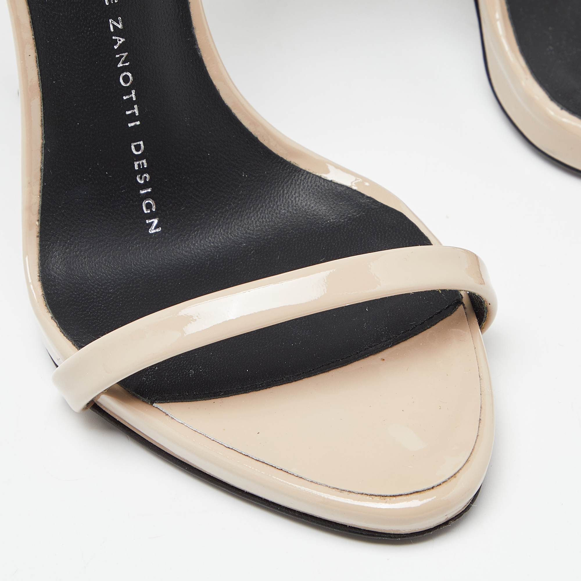 Giuseppe Zanotti Beige Patent Leather Coline Strap Sandals Size 35