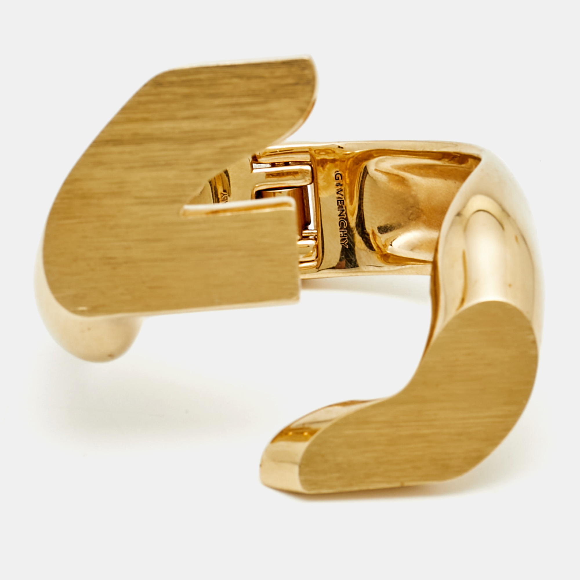 Givenchy G Chain Gold Tone Bracelet
Givenchy G Chain Gold Tone Bracelet