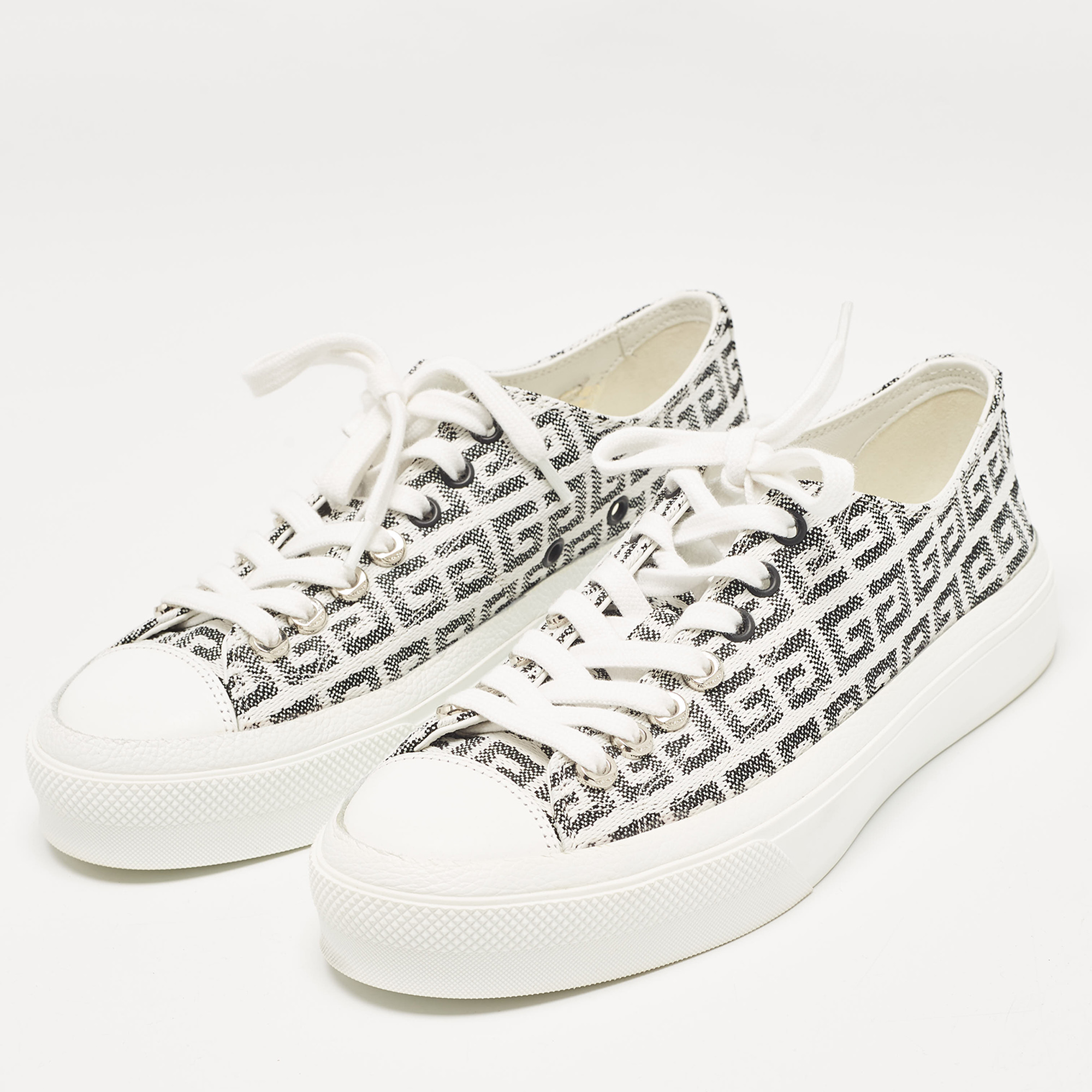 Givenchy White/Black Canvas City Lace Up Sneakers Size 39