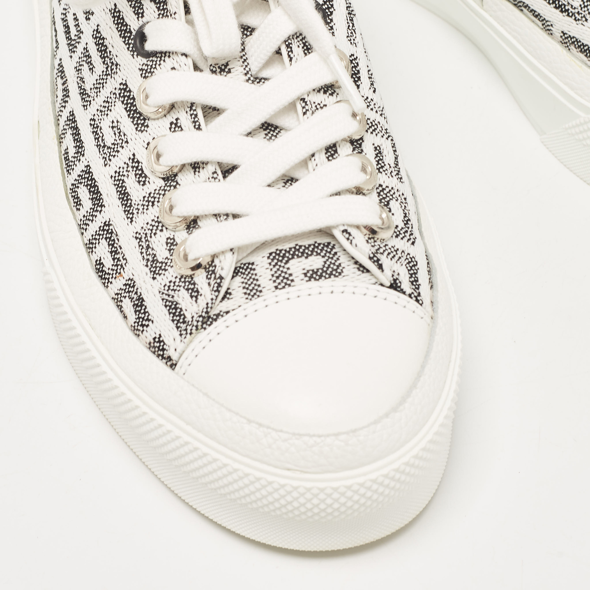 Givenchy White/Black Canvas City Lace Up Sneakers Size 39