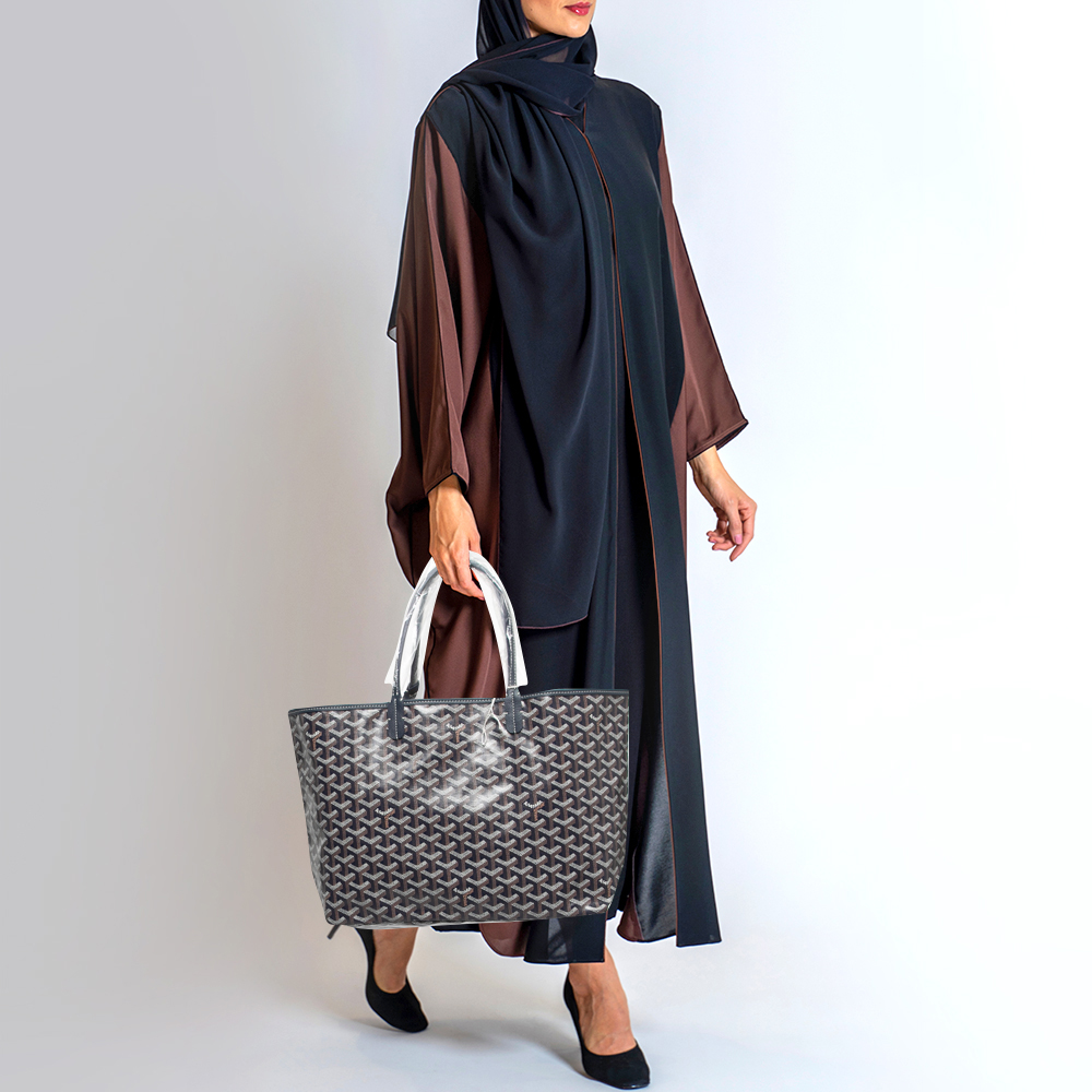 Goyard Navy Blue Goyardine Coated Canvas and Leather Saint Louis PM Tote
Goyard Navy Blue Goyardine Coated Canvas and Leather Saint Louis PM Tote