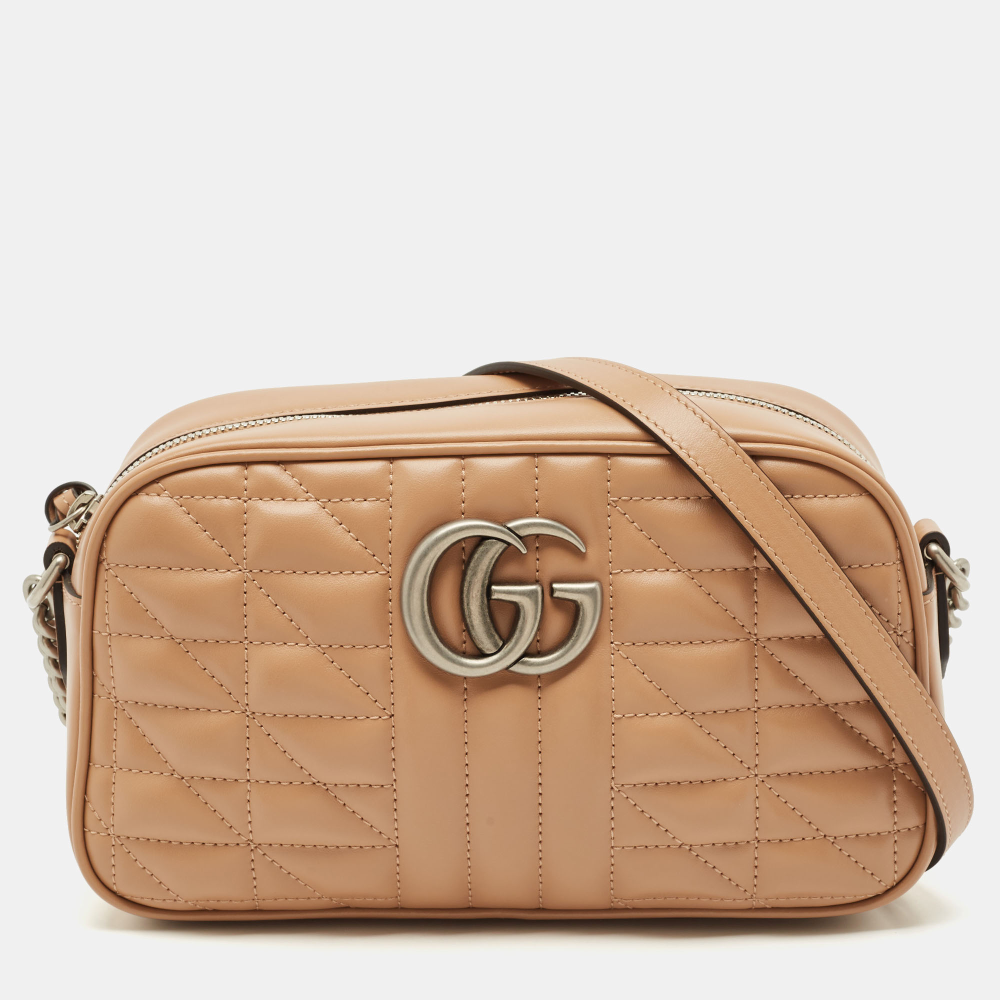 Gucci Beige Matelassé Aria Leather Small GG Marmont Camera Bag
Gucci Beige Matelassé Aria Leather Small GG Marmont Camera Bag