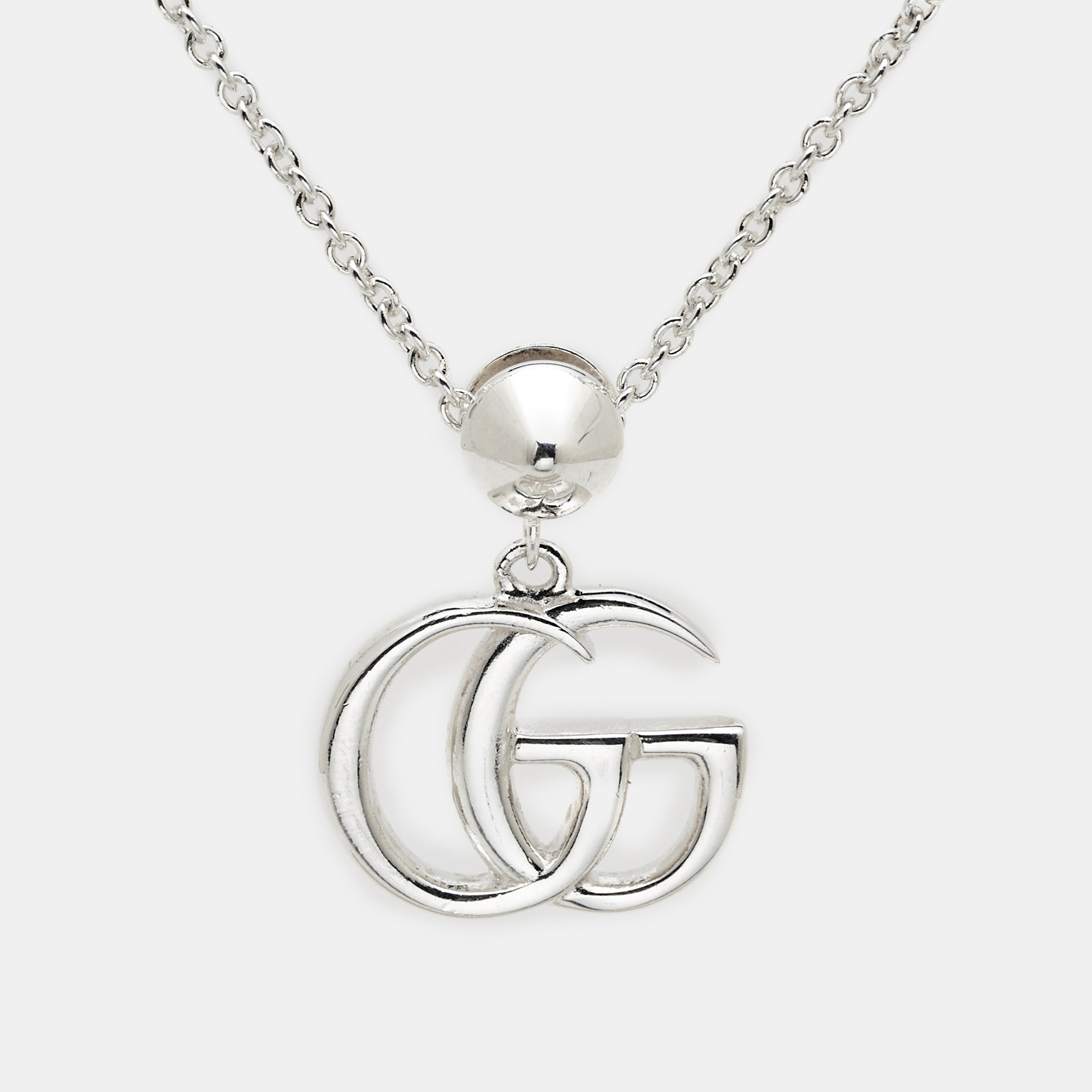Gucci GG Marmont Resin GG Sterling Silver 925 Pendant Necklace
Gucci GG Marmont Resin GG Sterling Silver 925 Pendant Necklace