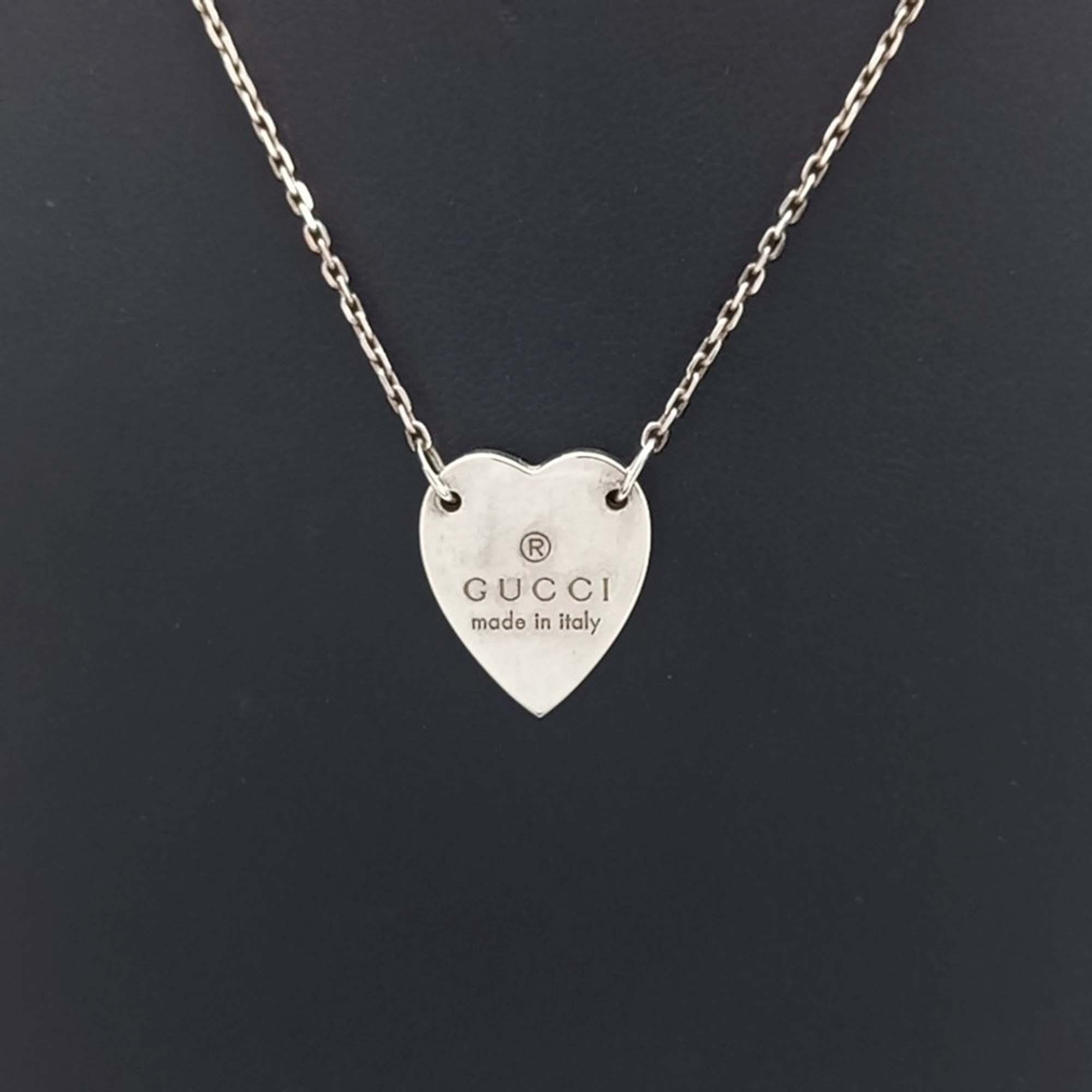 Gucci Silver Heart Chain Necklace
Gucci Silver Heart Chain Necklace