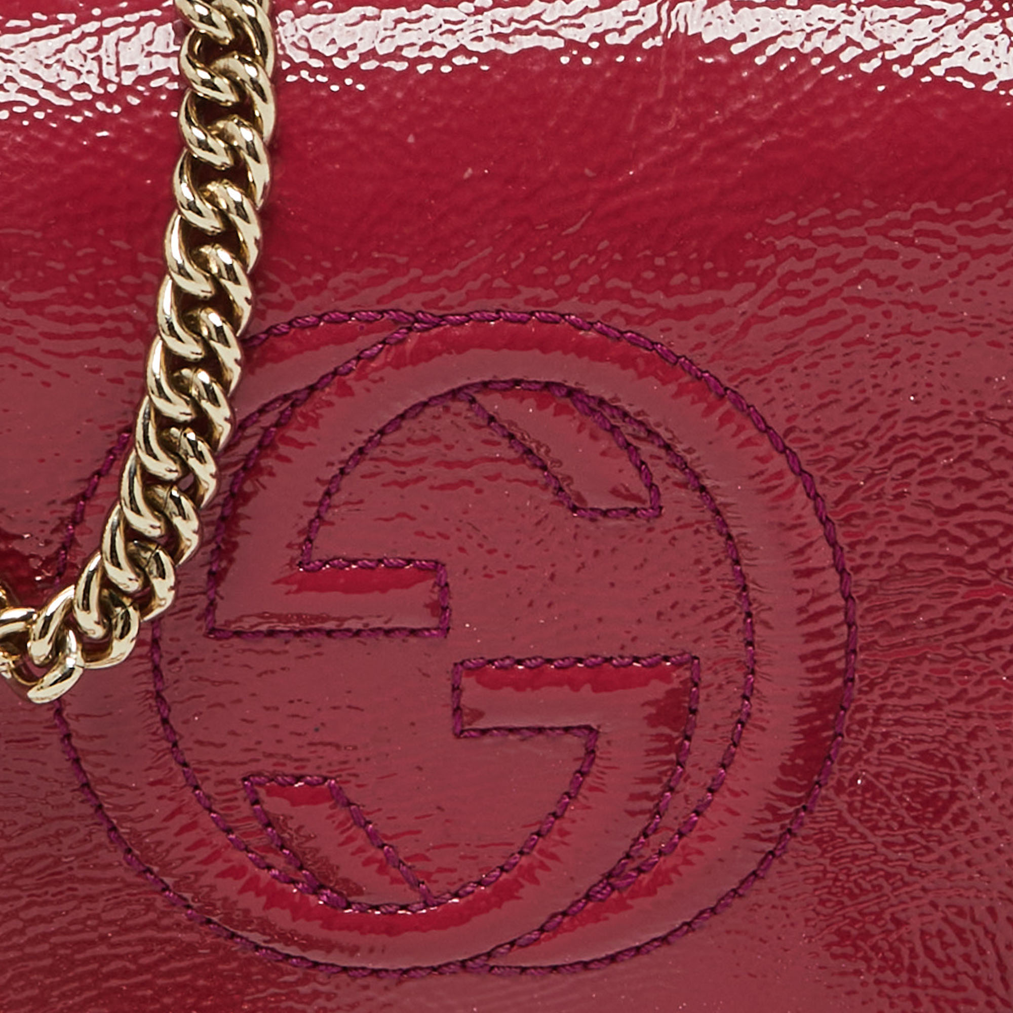 Gucci Fuchsia Patent Leather Soho Flap Chain Crossbody Bag