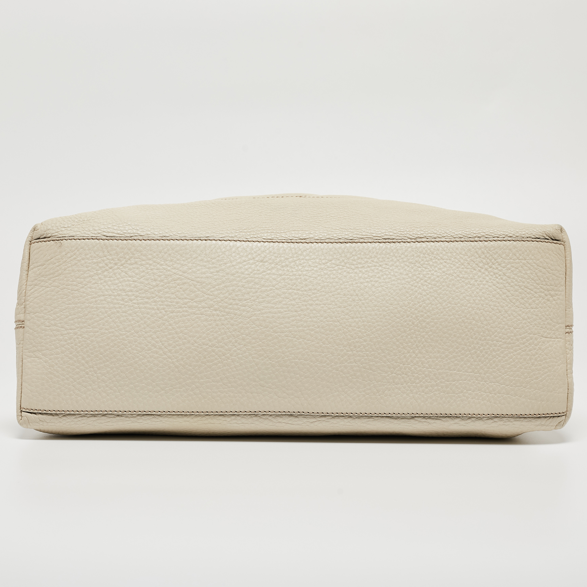 Gucci Off-White Leather Medium Chain Soho Shoulder Bag