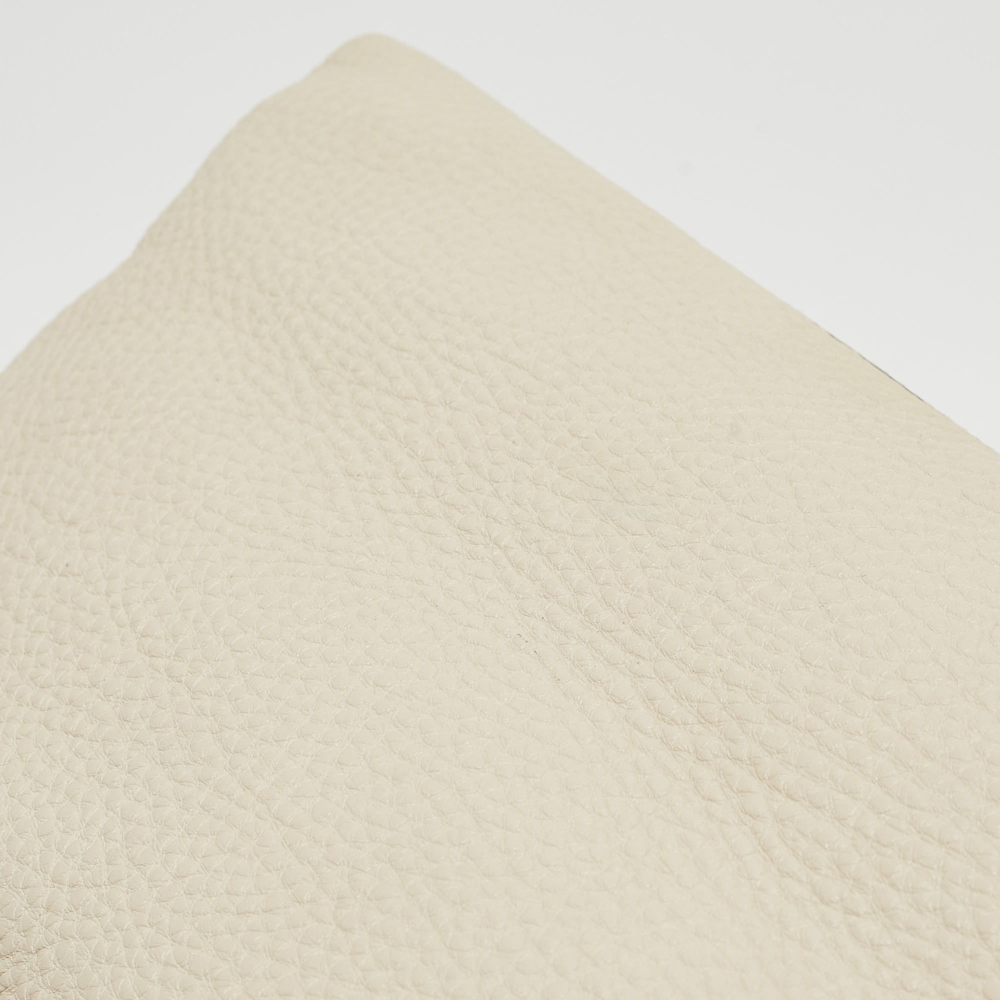 Gucci Off-White Leather Medium Chain Soho Shoulder Bag