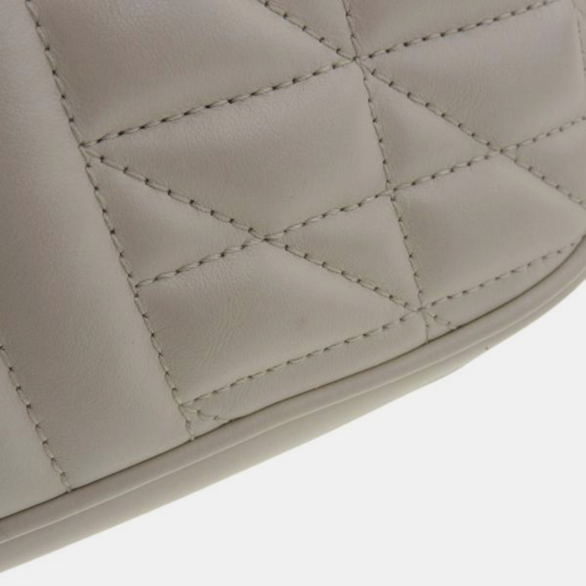 Gucci Cream Leather Small Aria Marmont Matelasse Camera Bag