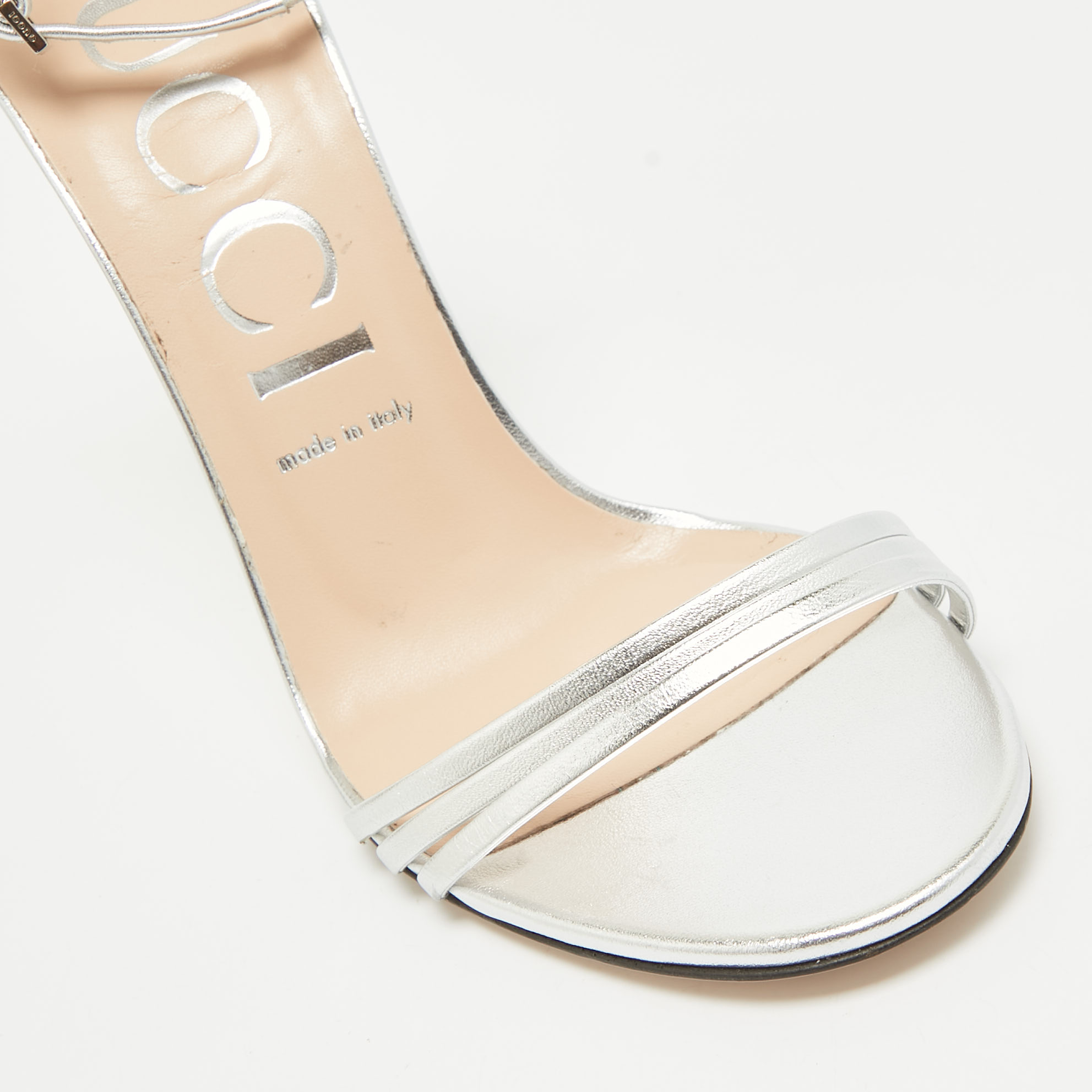 Gucci Silver Leather IIse Ankle Strap Sandals Size 39