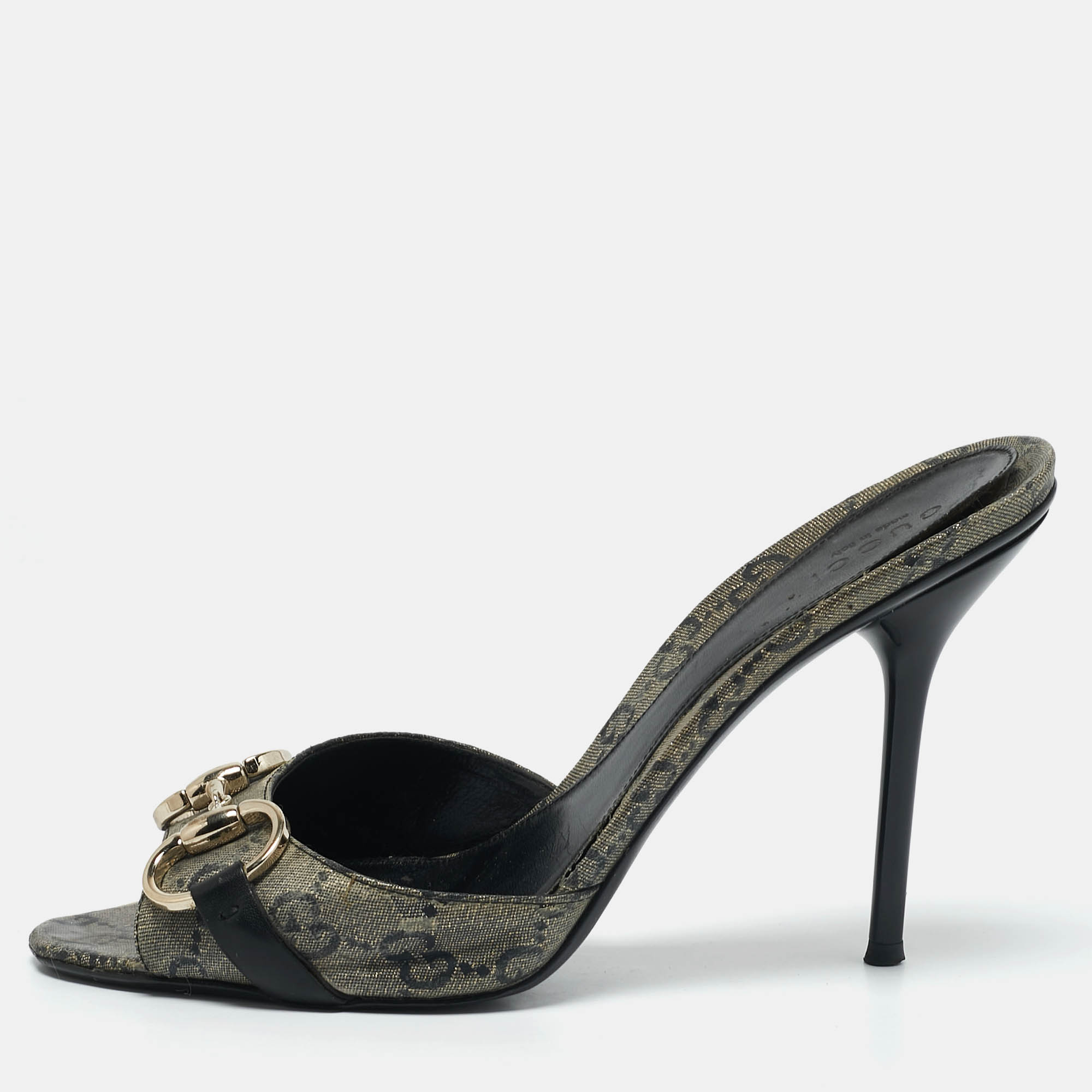 Gucci Grey/Navy Blue GG Supreme Canvas Horsebit Open Toe Slide Sandals Size
Gucci Grey/Navy Blue GG Supreme Canvas Horsebit Open Toe Slide Sandals Size