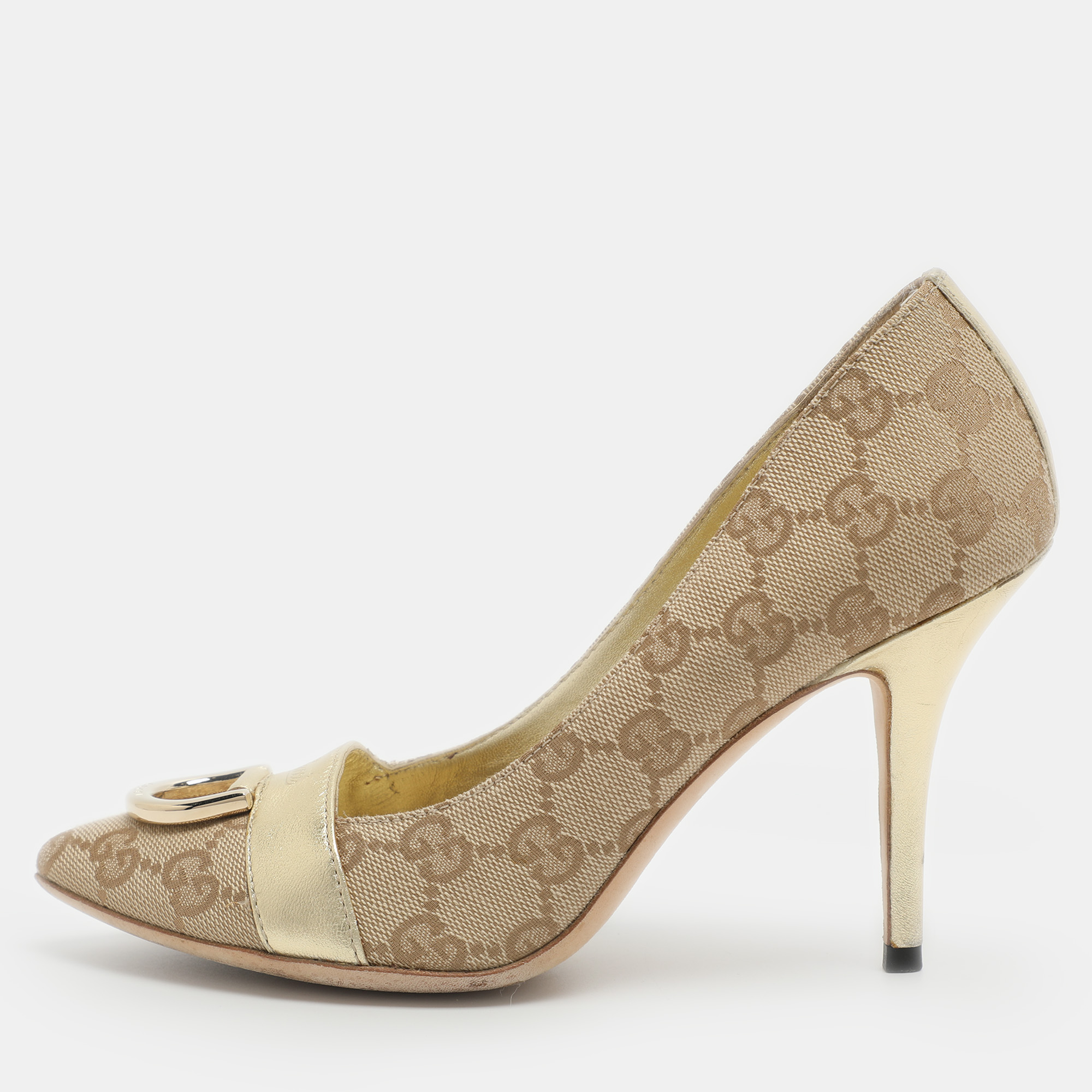 Gucci D Ring Size 35 Beige/Gold Canvas and Leather Pumps
Gucci D Ring Size 35 Beige/Gold Canvas and Leather Pumps