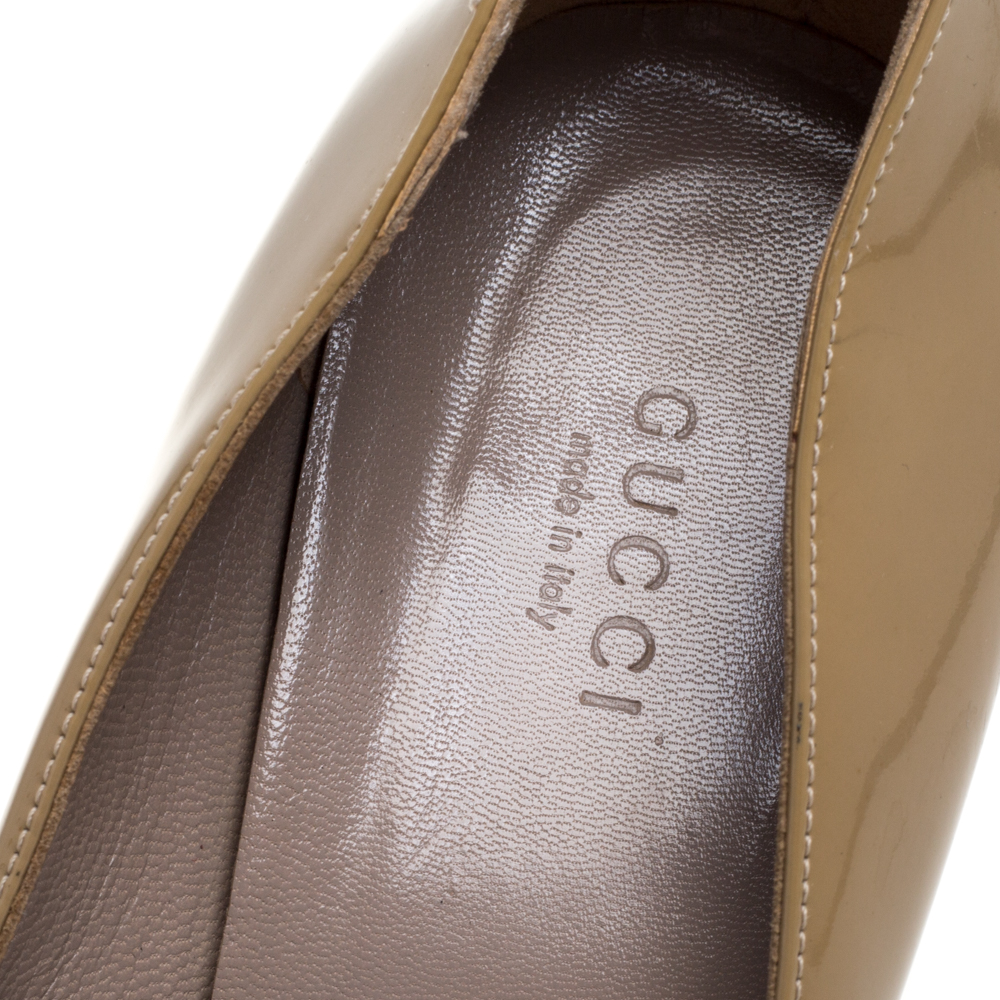 Gucci Beige Patent Leather Slip On  Pumps Size 39