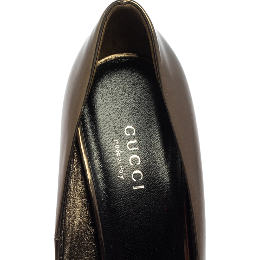 Gucci Metallic Green Patent Leather Round Toe Pumps Size 37