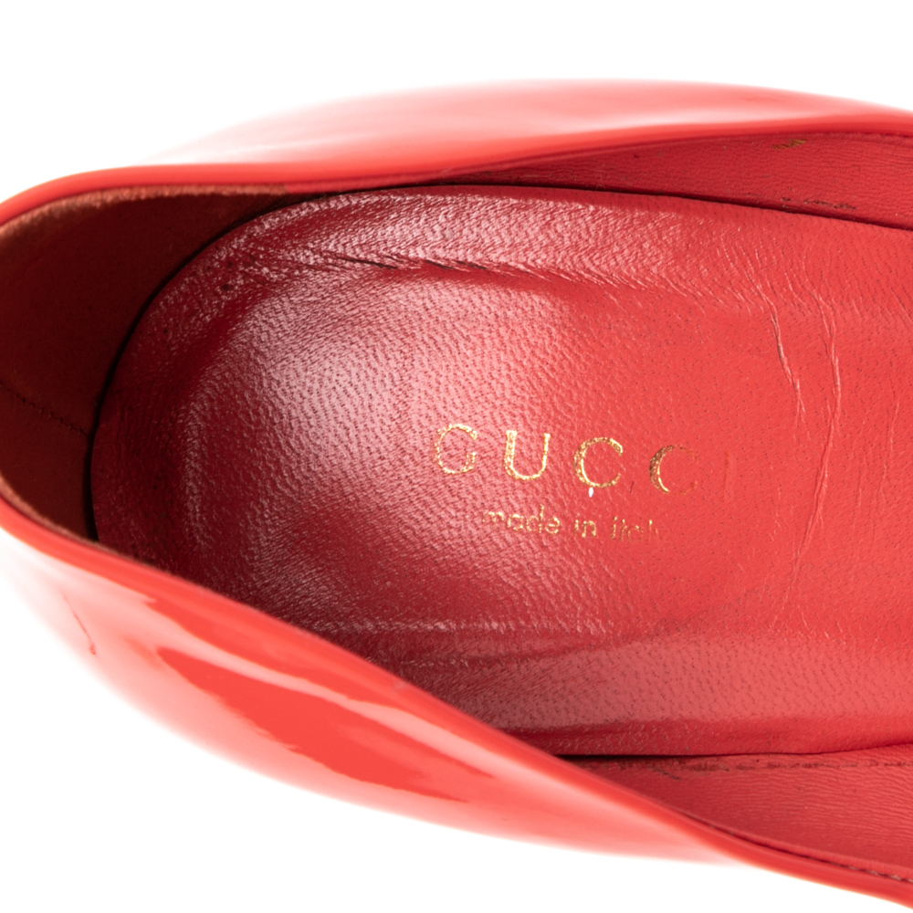Gucci Red Patent Leather Pointed Toe Pumps Size 39