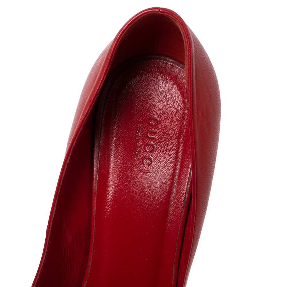 Gucci Tomato Red Leather Pointed-Toe Pumps Size 40