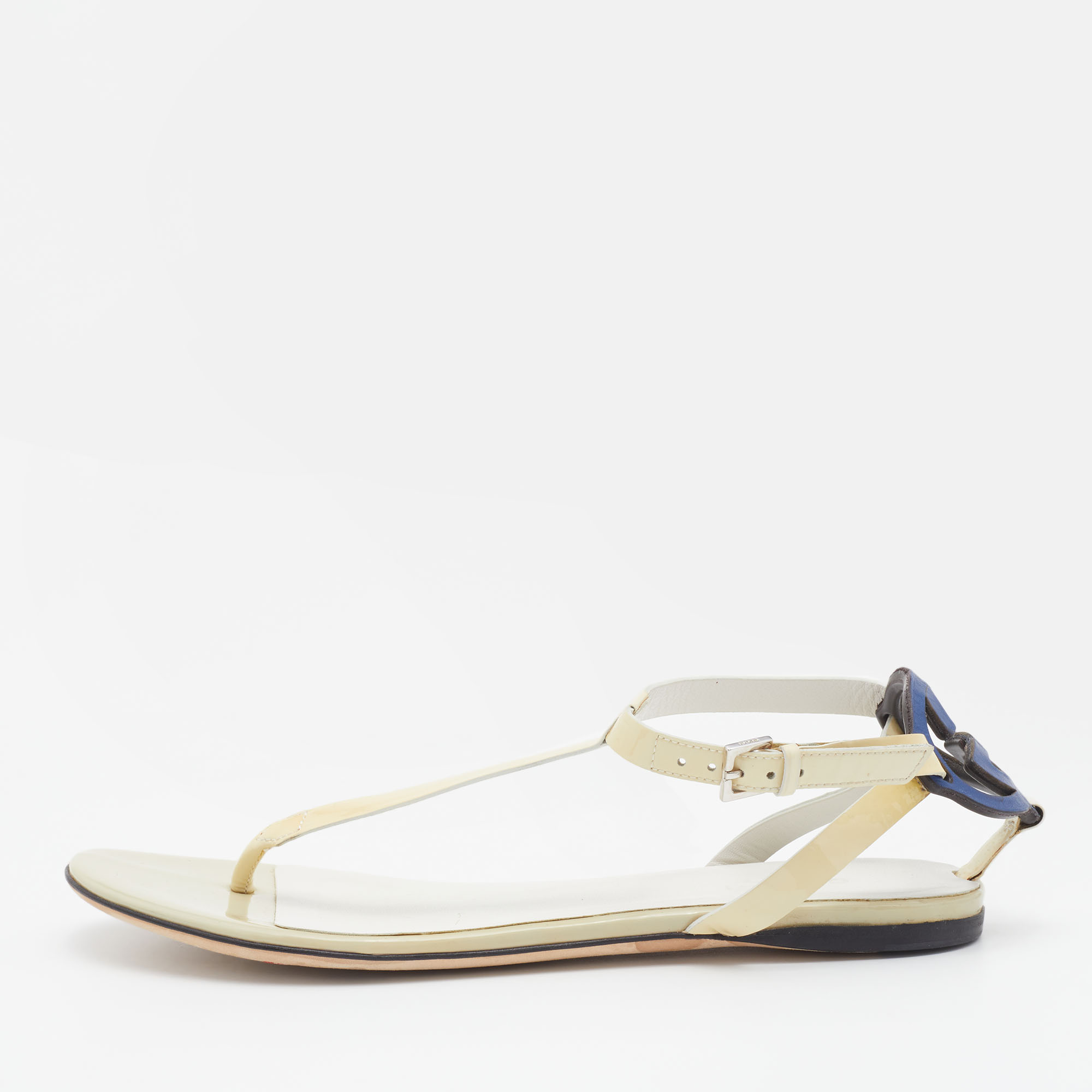 Gucci beige patent leather interlocking g thong flat sandals size 35
