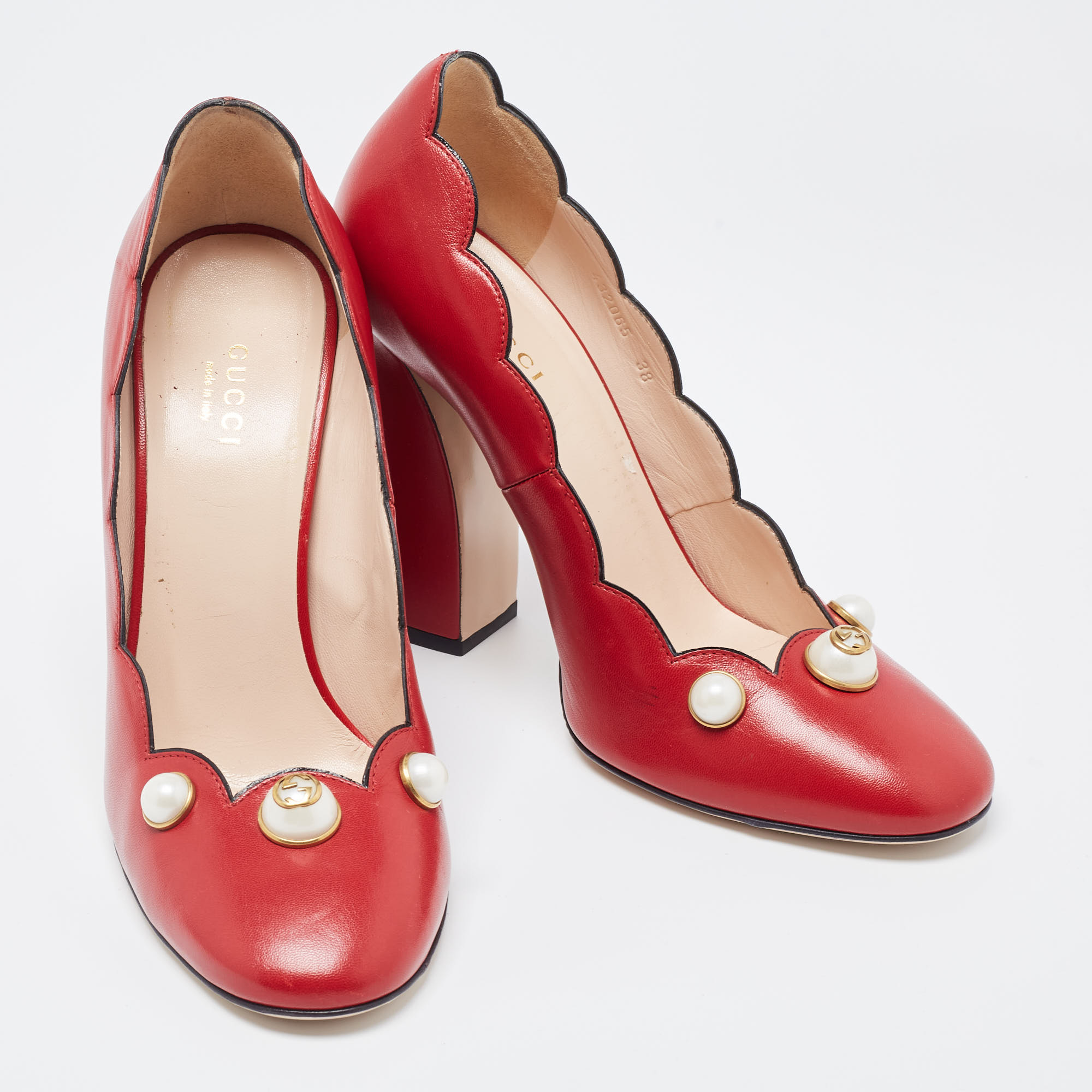 Gucci Red Leather Scalloped Willow Pearl Embellished Block Heel Pumps Size 38