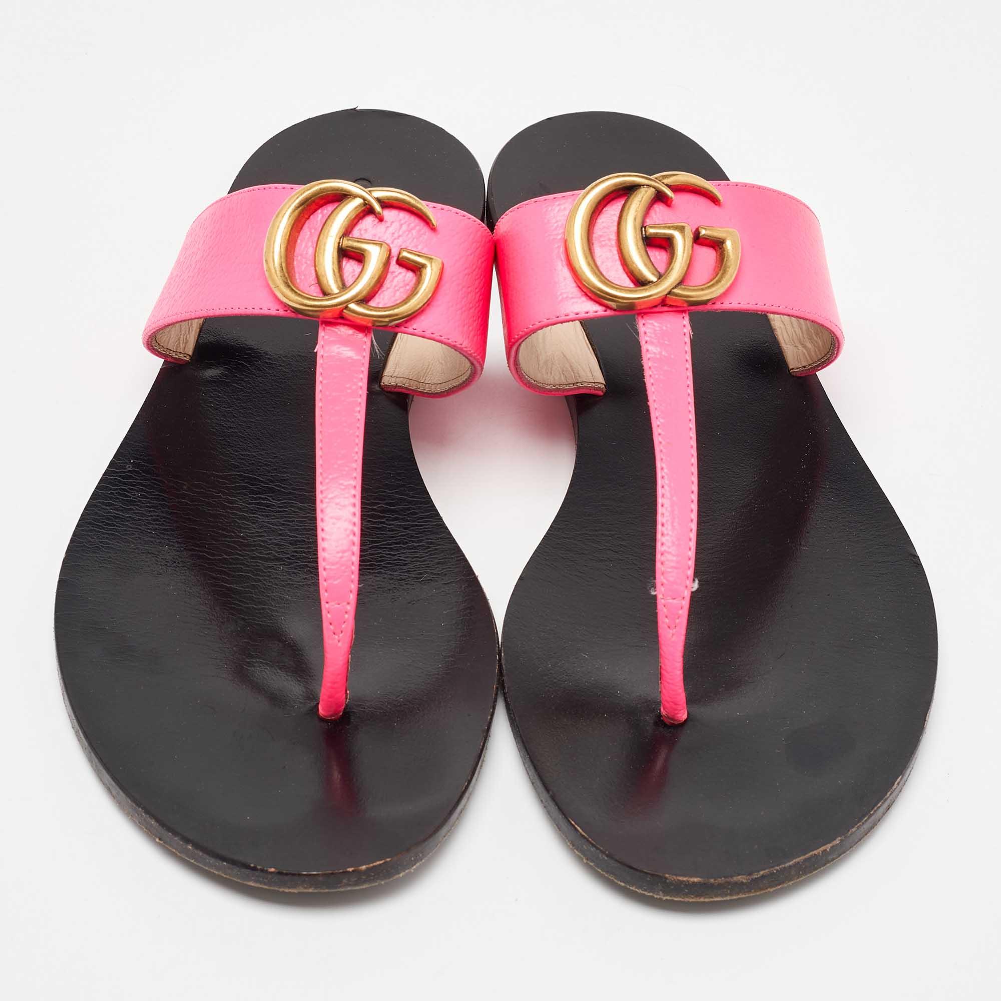 Gucci Neon Pink Leather GG Marmont Thong Flats Size 38