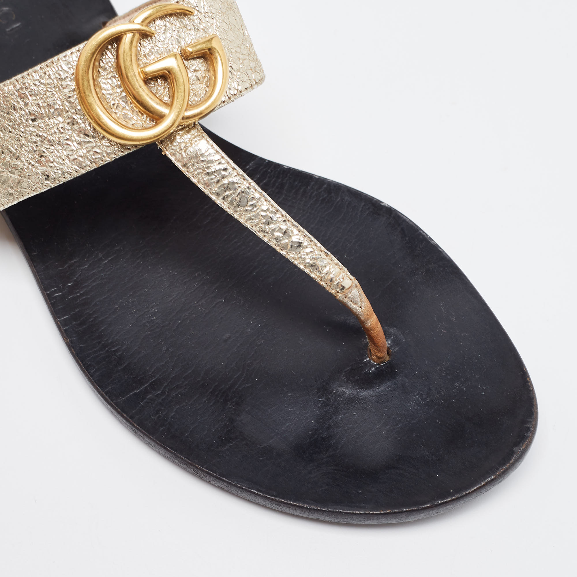 Gucci Gold Crinkled Leather GG Marmont Thong Flats Size 37.5