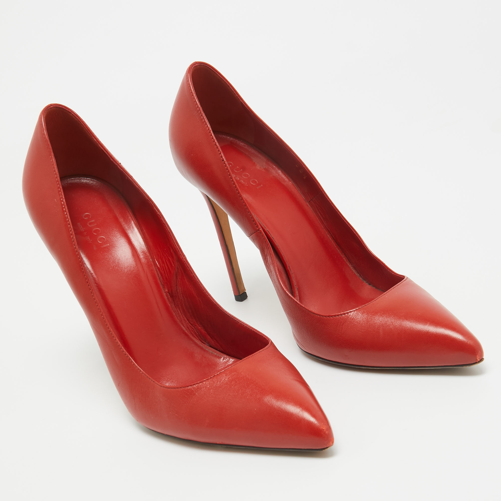 Gucci Red Leather Pointed Toe Pumps Size 38.5