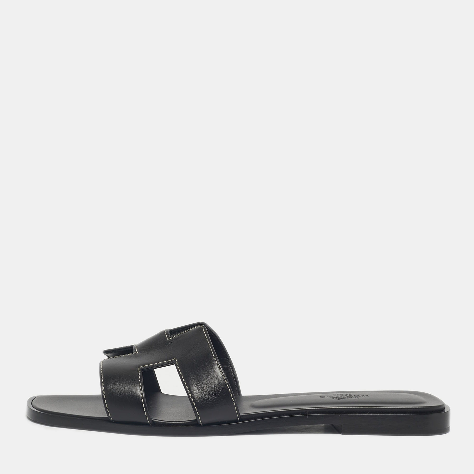 Hermès Black Leather Oran Flat Slide Size 
Hermès Black Leather Oran Flat Slide Size