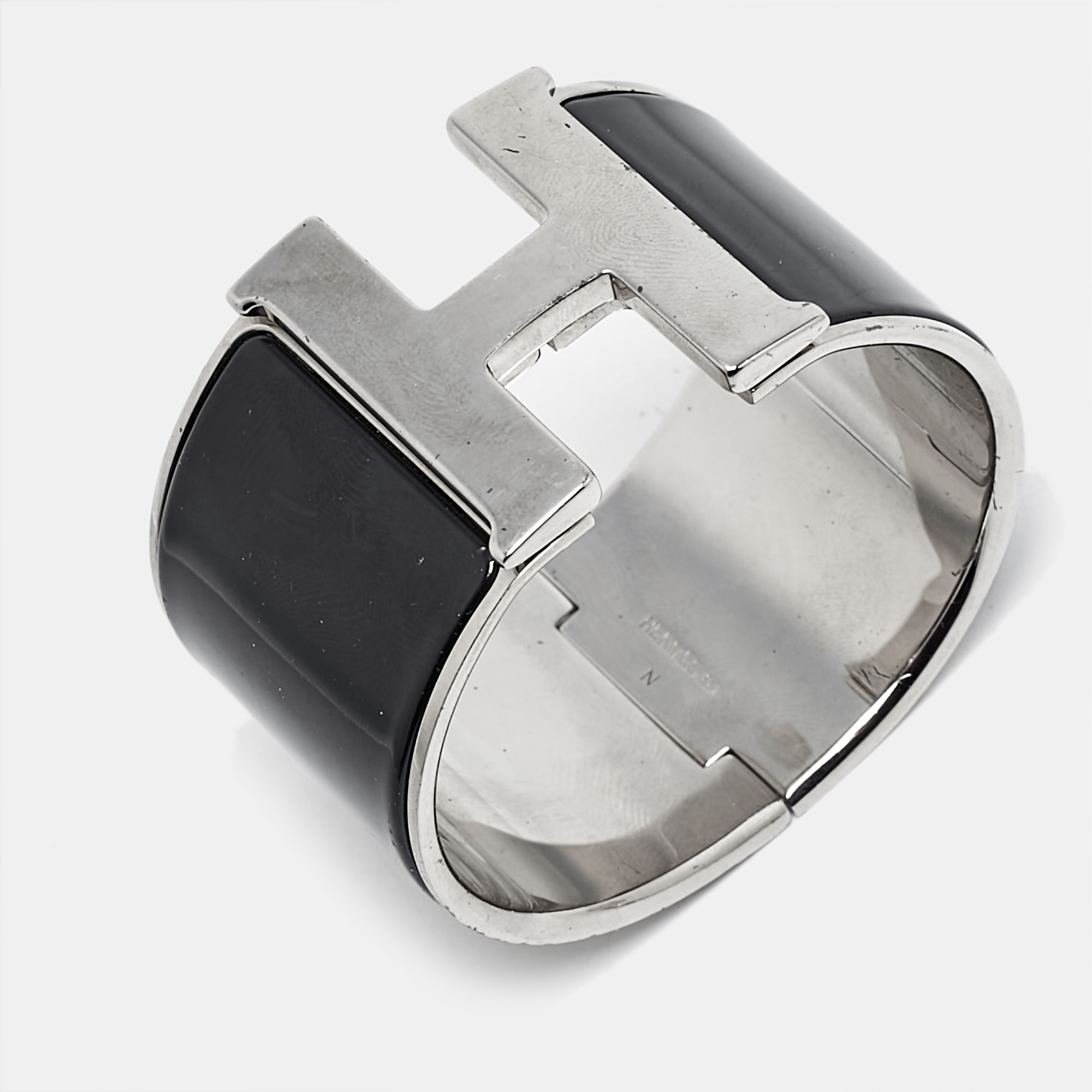 Hermes Clic Clac H Black Enamel Palladium Plated Extra Wide Bracelet
Hermes Clic Clac H Black Enamel Palladium Plated Extra Wide Bracelet