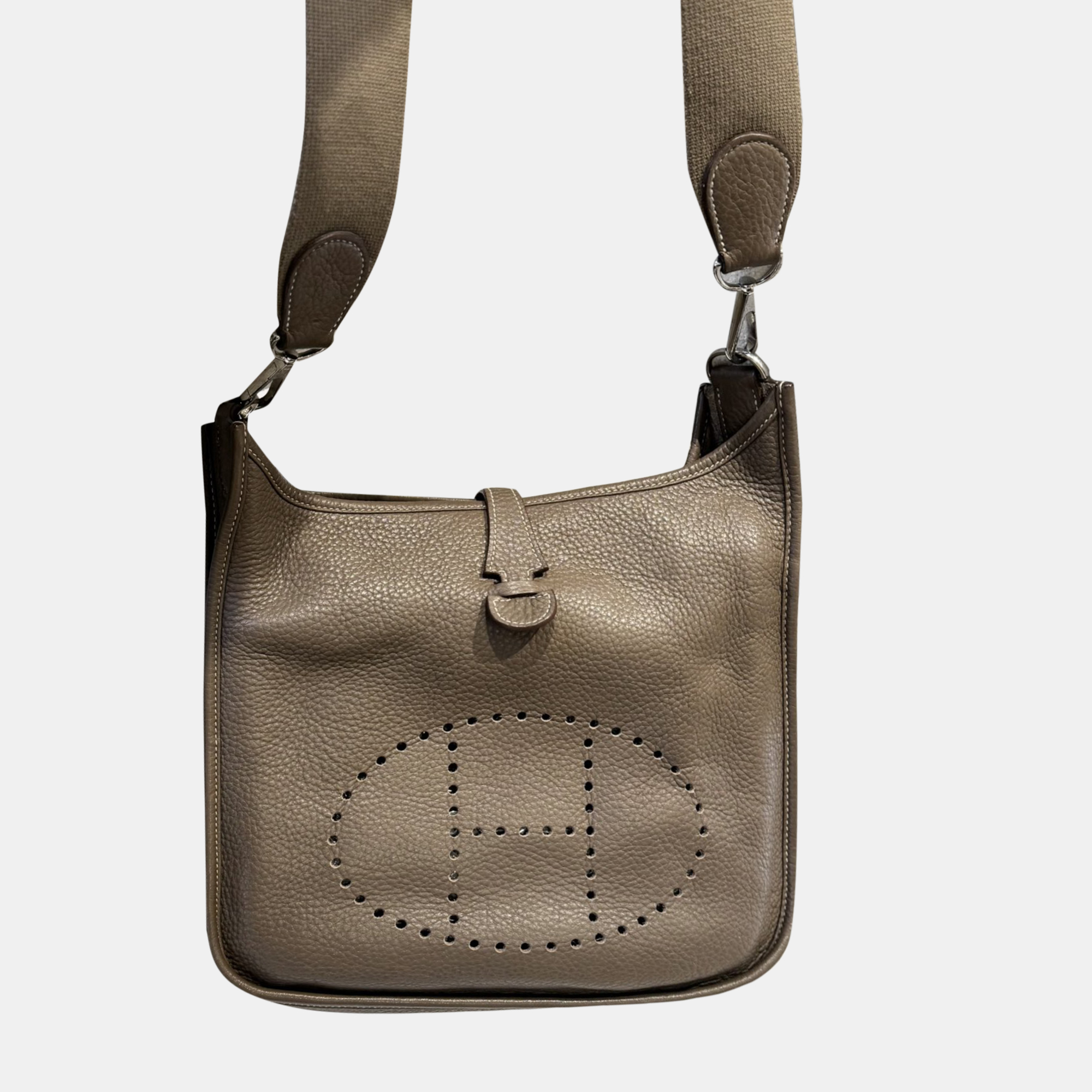 Hermes Etoupe Clemence Leather Evelyne 29 Crossbody Bag, Brown
Hermes Etoupe Clemence Leather Evelyne 29 Crossbody Bag, Brown