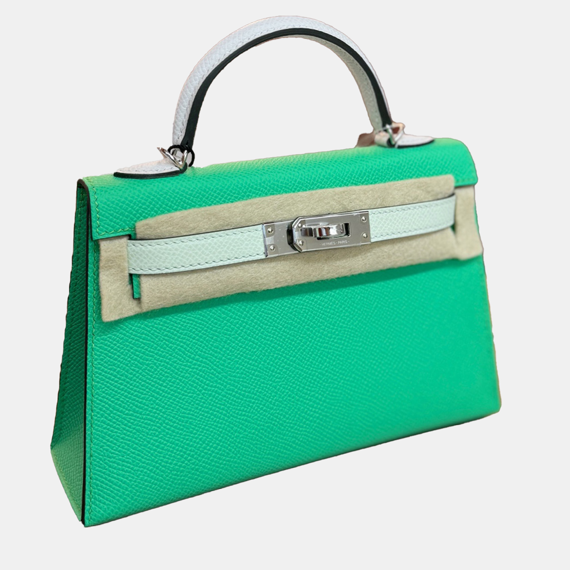 Hermes Green Bubble and Milk Grey Epsom Leather Mini Kelly II Colorblock Top Handle Bag
Hermes Green Bubble and Milk Grey Epsom Leather Mini Kelly II Colorblock Top Handle Bag