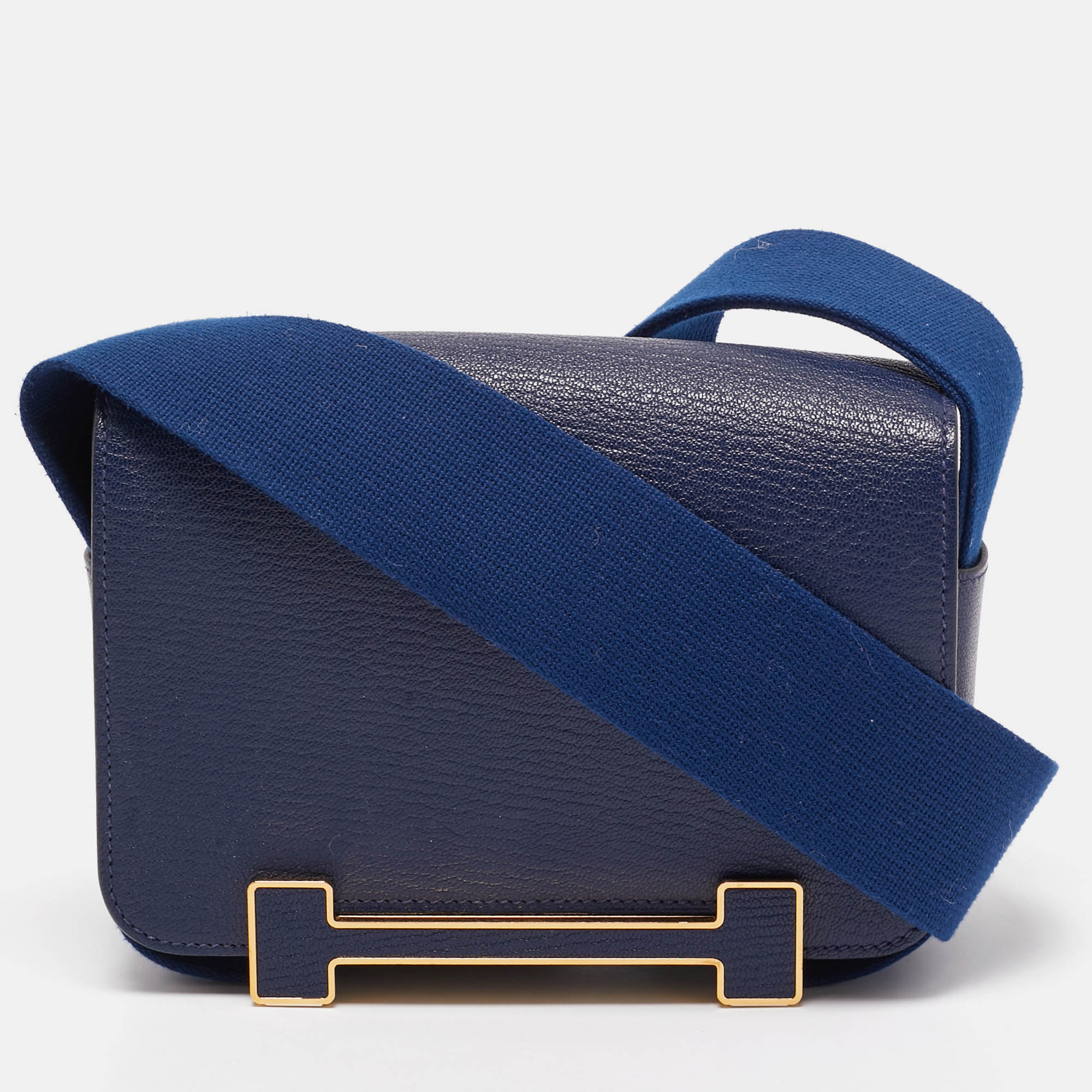 Hermes Bleu Navy Chevre Mysore Leather Gold Finish Geta Bag, Navy blue
Hermes Bleu Navy Chevre Mysore Leather Gold Finish Geta Bag, Navy blue
