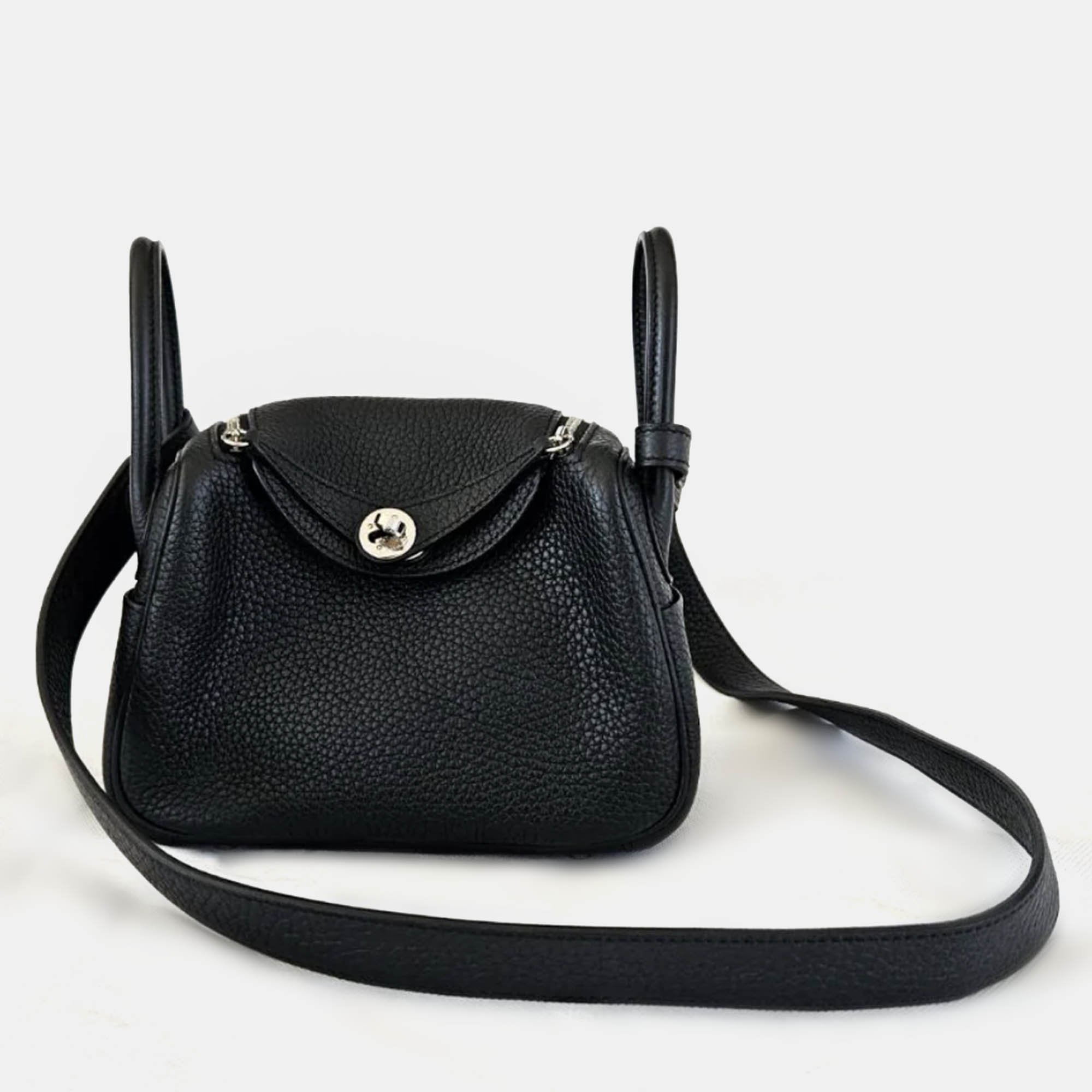 Hermes Noir Taurillon Clemence Leather Palladium Finish Mini Lindy, Black
Hermes Noir Taurillon Clemence Leather Palladium Finish Mini Lindy, Black