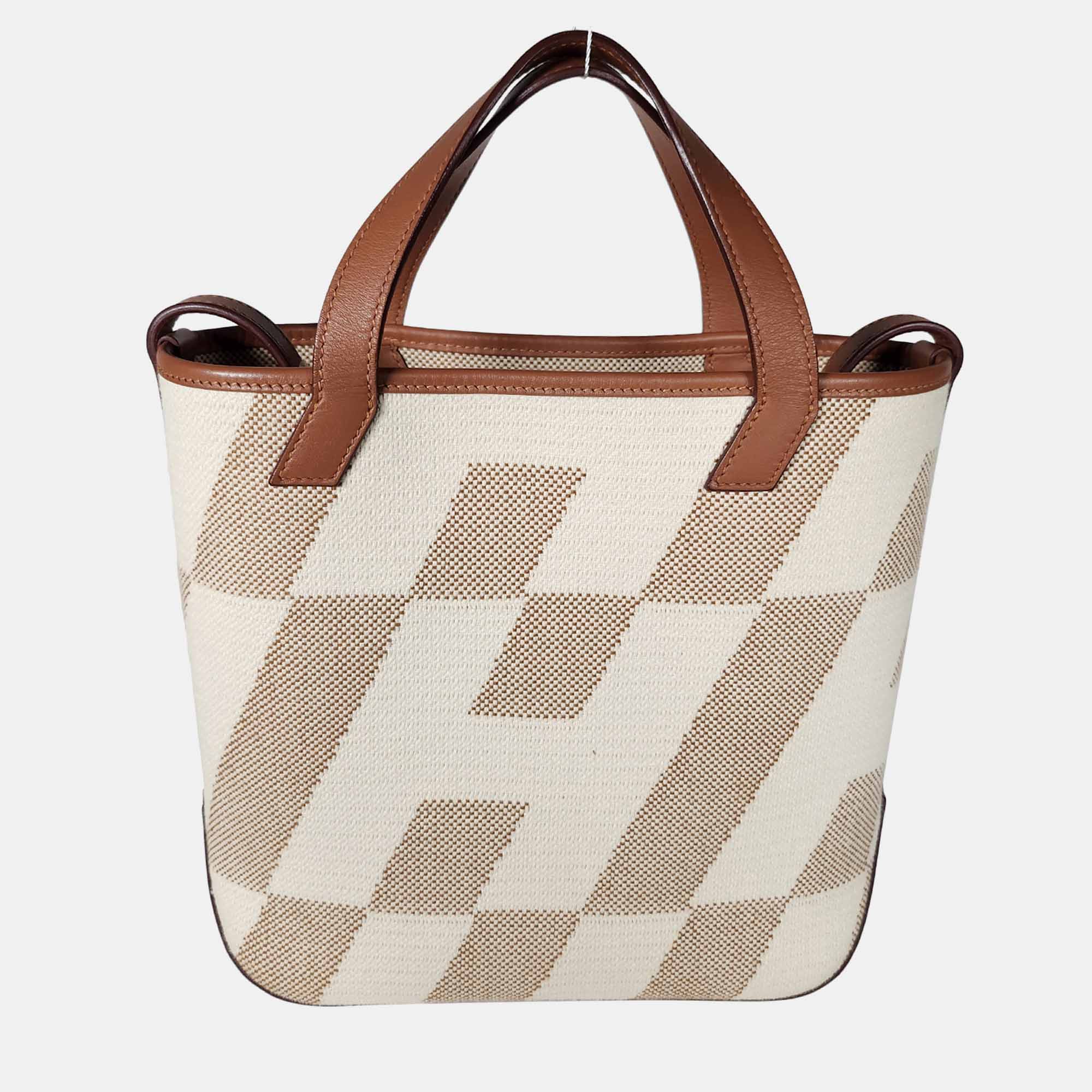 Hermes Ecru-Naturel/Gold Toile Cabas H En Bias 27 Tote Bag, Beige
Hermes Ecru-Naturel/Gold Toile Cabas H En Bias 27 Tote Bag, Beige