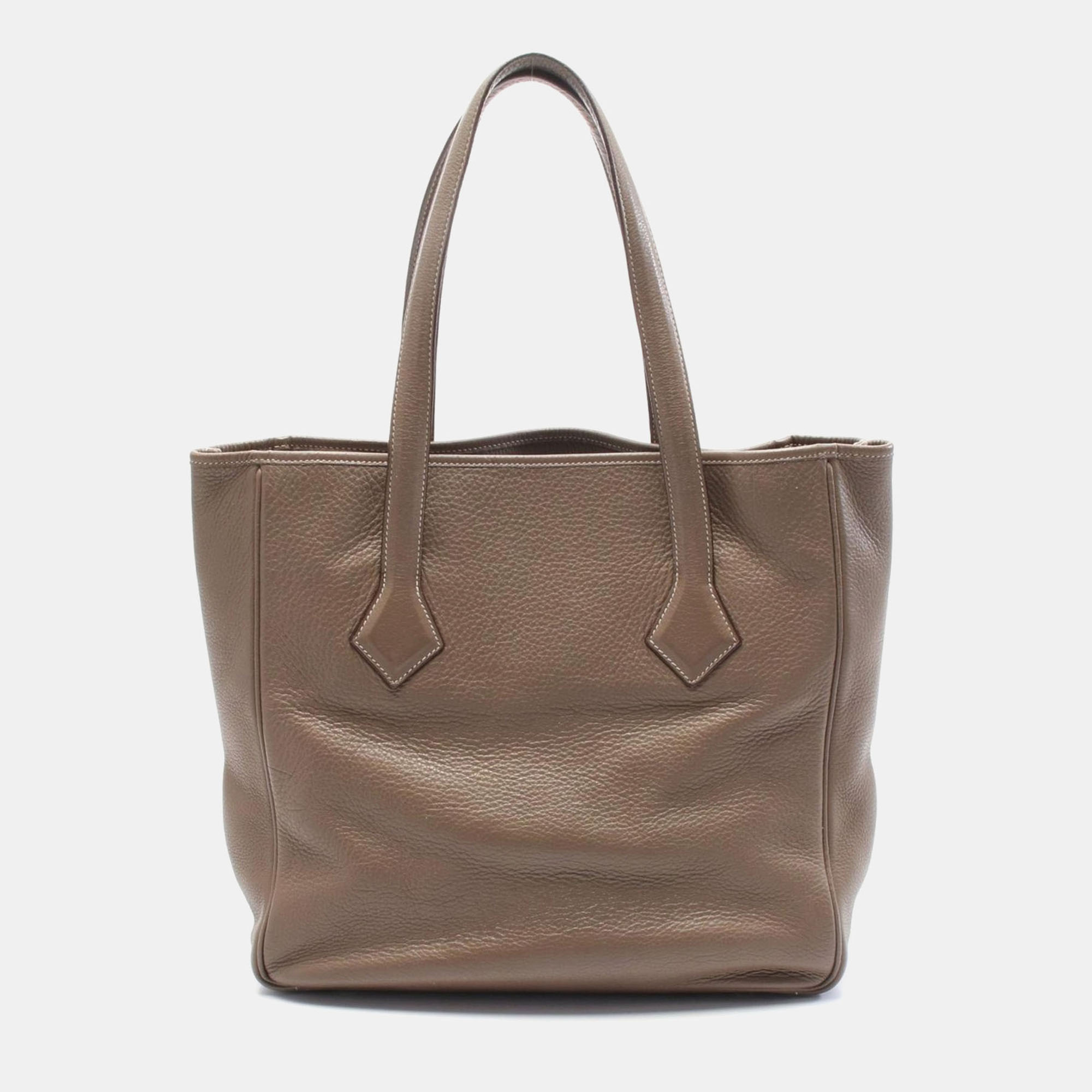 Hermes Etoupe Taurillon Clemence Victoria Cabas 32 Tote, Grey
Hermes Etoupe Taurillon Clemence Victoria Cabas 32 Tote, Grey