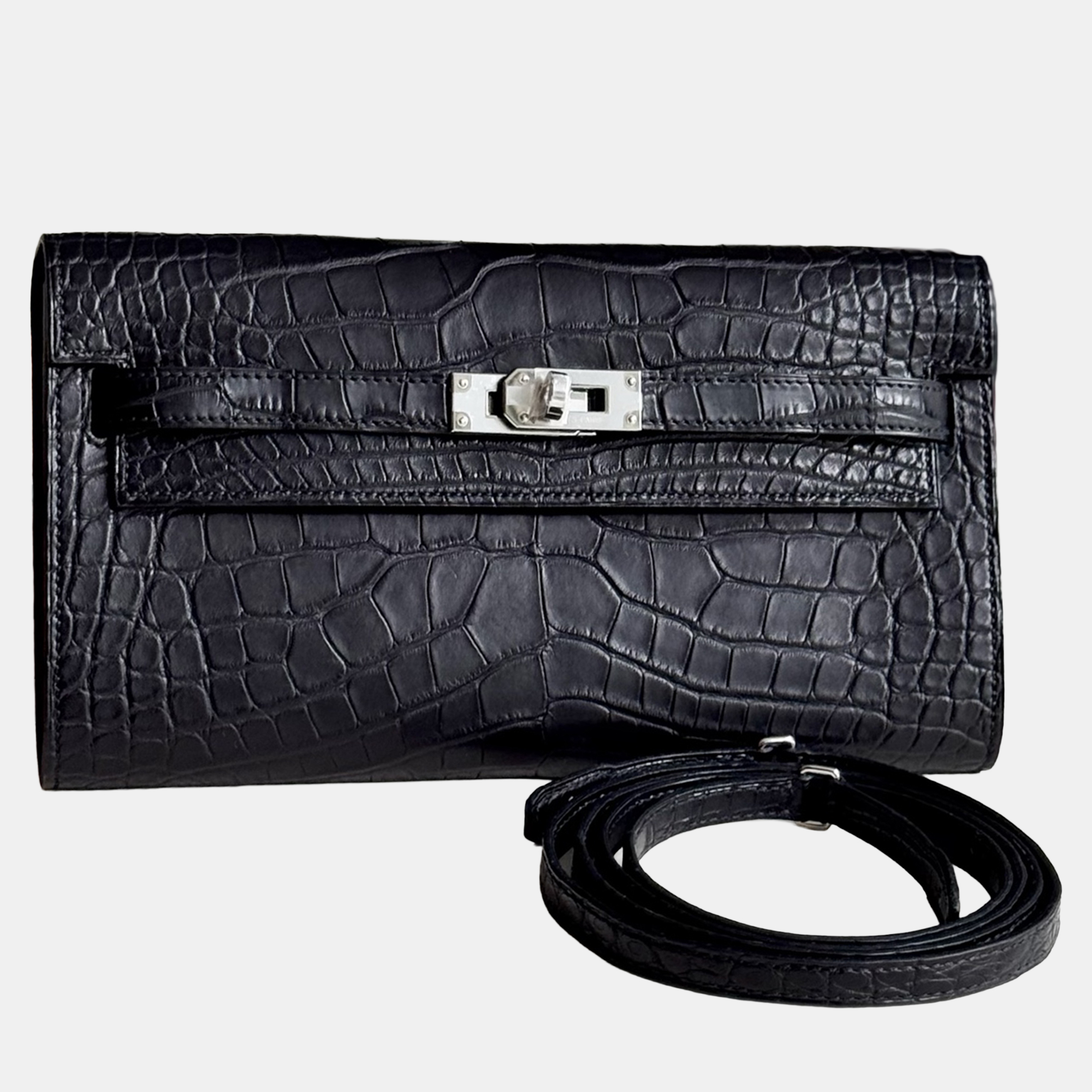 Hermes Kelly to Go Black Matte Crocodile with Palladium Hardware
Hermes Kelly to Go Black Matte Crocodile with Palladium Hardware