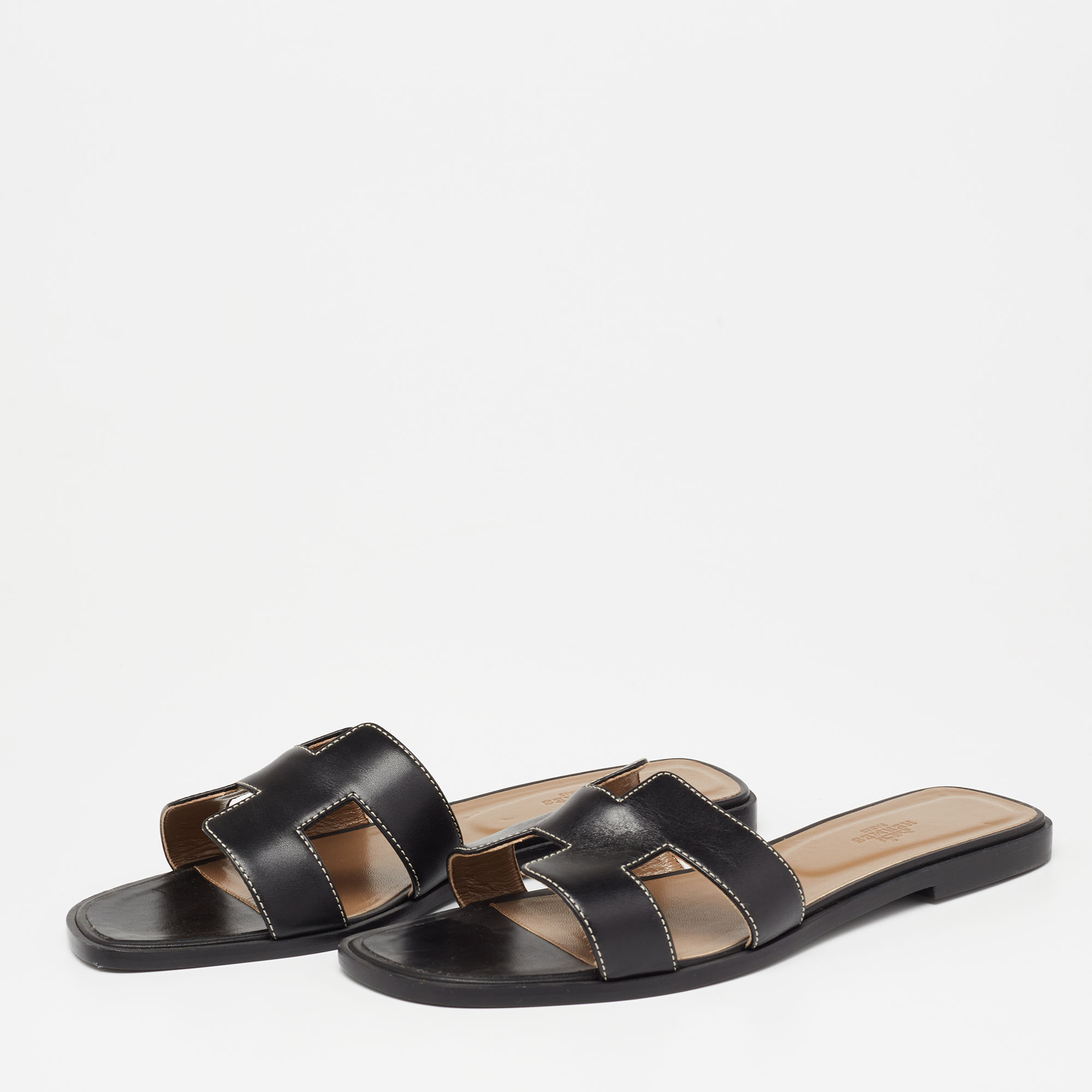 Hermes Black Leather Oran Flat Sandals Size
Hermes Black Leather Oran Flat Sandals Size