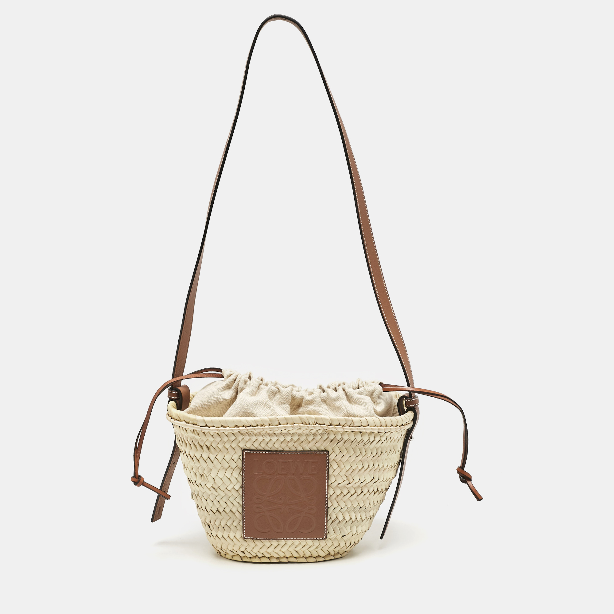 Loewe Natural/Tan Palm Leaf Mini Drawstring Bucket Shoulder Bag
Loewe Natural/Tan Palm Leaf Mini Drawstring Bucket Shoulder Bag