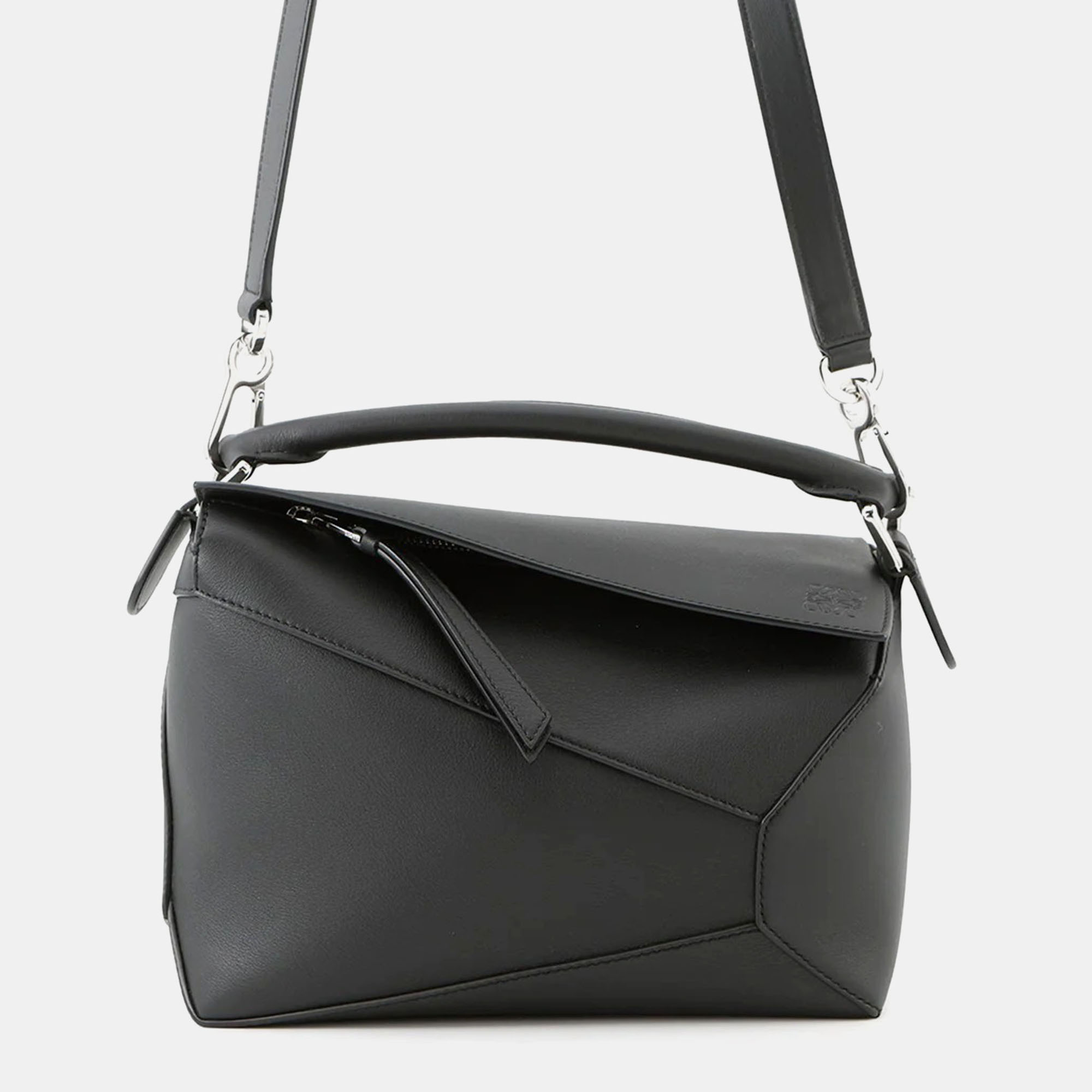Loewe Puzzle Edge Small Black Classic Calfskin Leather Shoulder Bag 
Loewe Puzzle Edge Small Black Classic Calfskin Leather Shoulder Bag