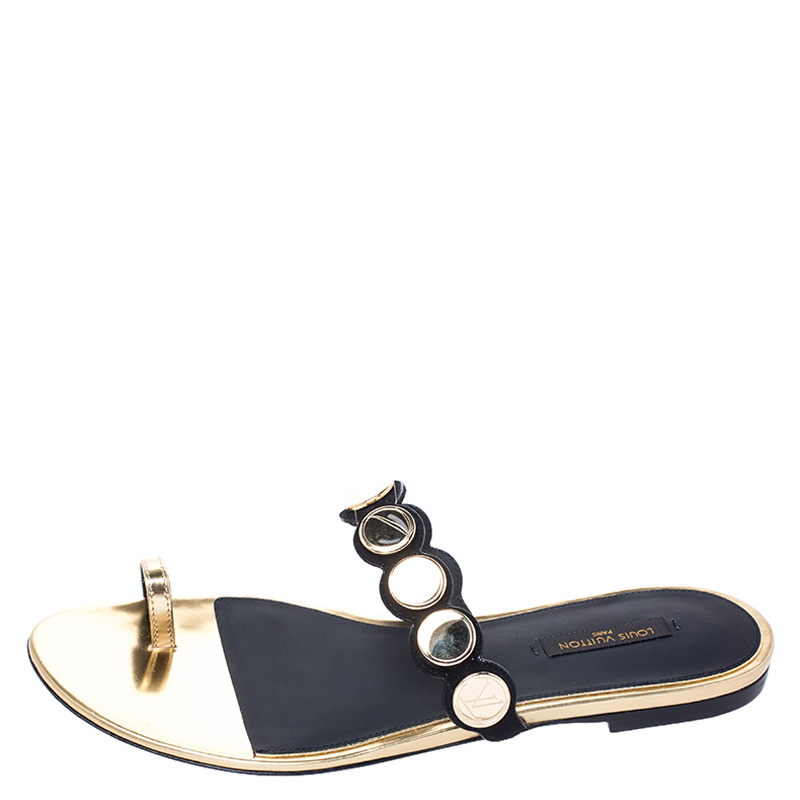 Louis Vuitton Gold/Black Embellished Suede and Leather Toe Ring Flat Sandals Size
Louis Vuitton Gold/Black Embellished Suede and Leather Toe Ring Flat Sandals Size