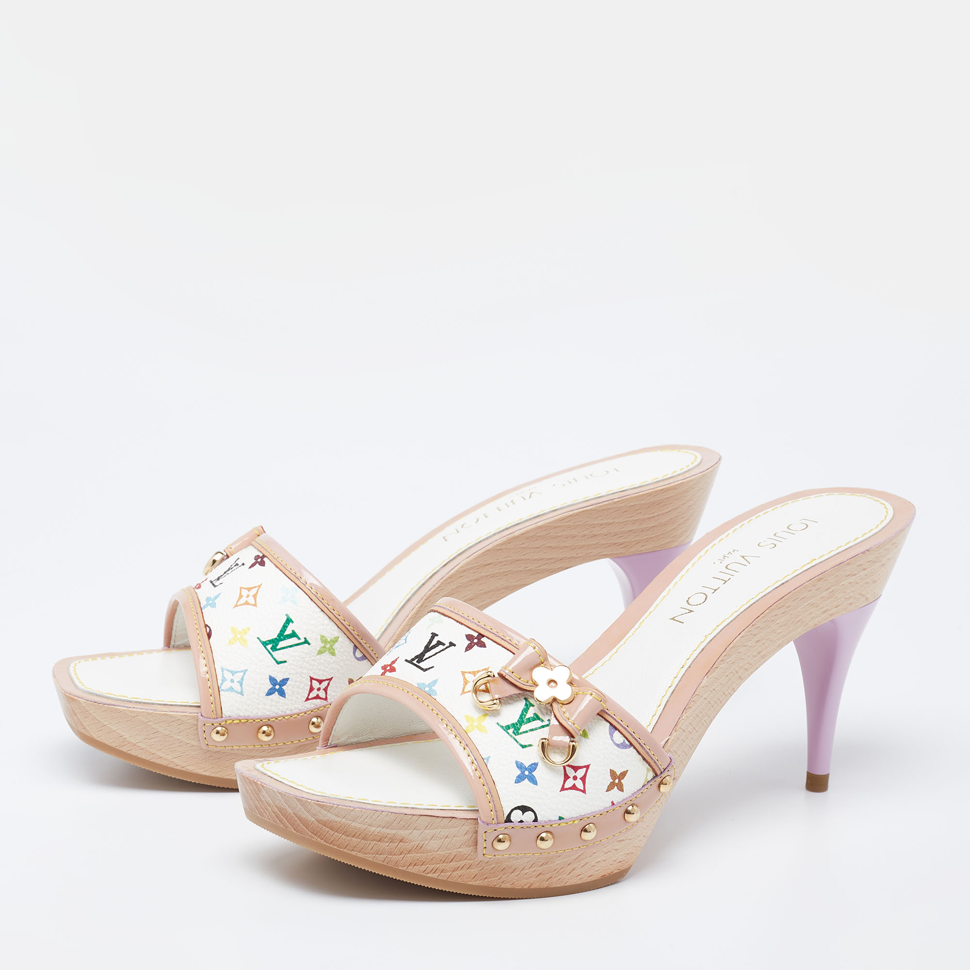 Louis Vuitton White/Beige Monogram Canvas And Patent Leather Trim Wood Platform Slide Sandals Size
Louis Vuitton White/Beige Monogram Canvas And Patent Leather Trim Wood Platform Slide Sandals Size