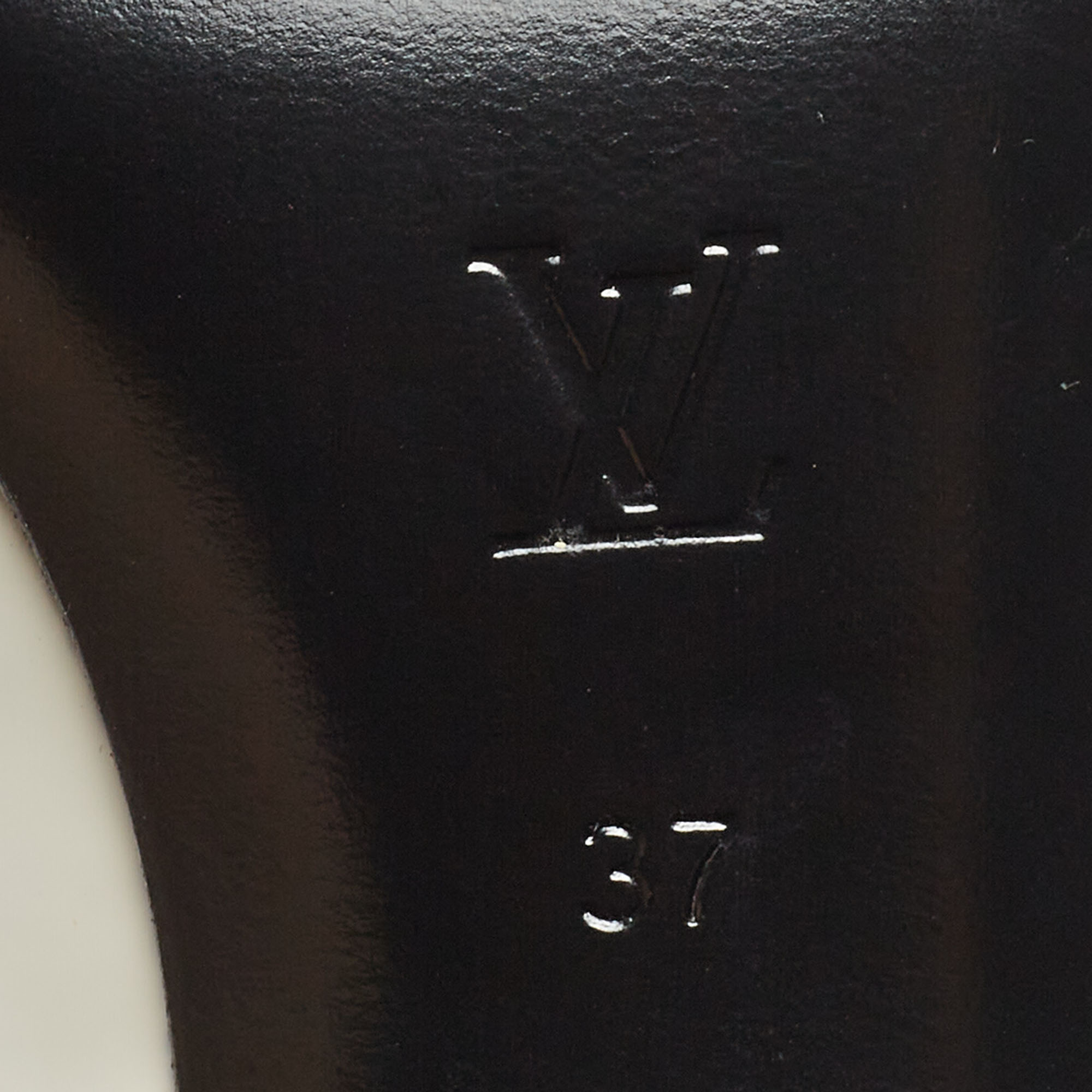 Louis Vuitton White Patent Leather Slingback Pumps Size 37