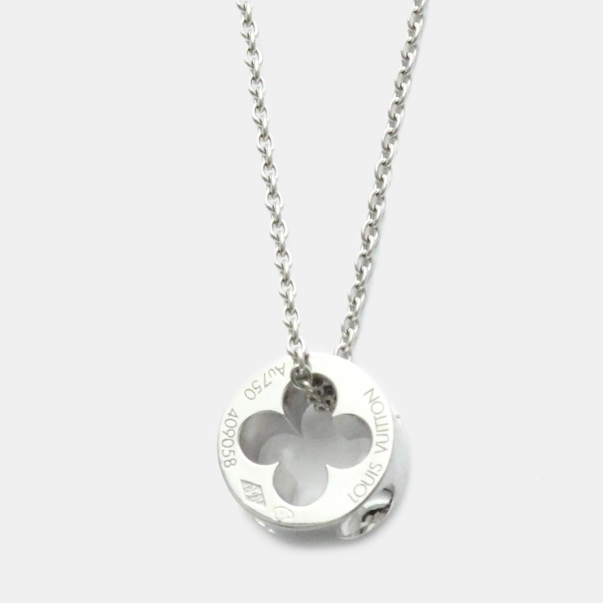 Louis Vuitton Pendant Empreinte Necklace White Gold 18K No Stone Pendant Necklace Silver
Louis Vuitton Pendant Empreinte Necklace White Gold 18K No Stone Pendant Necklace Silver