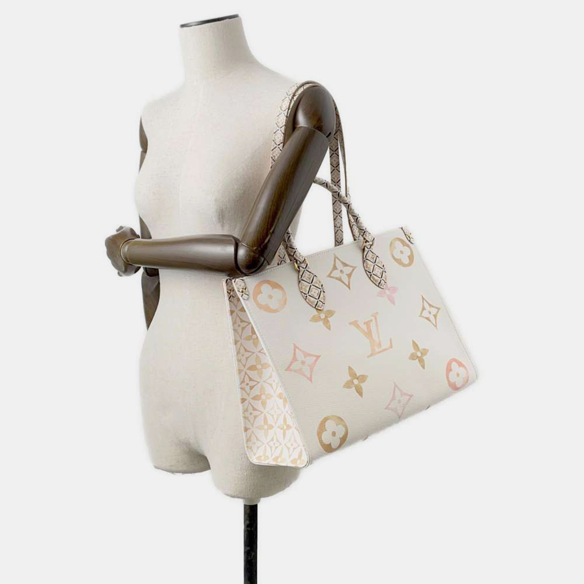 Louis Vuitton White/Beige Monogram LV By The Pool Onthego MM Bag