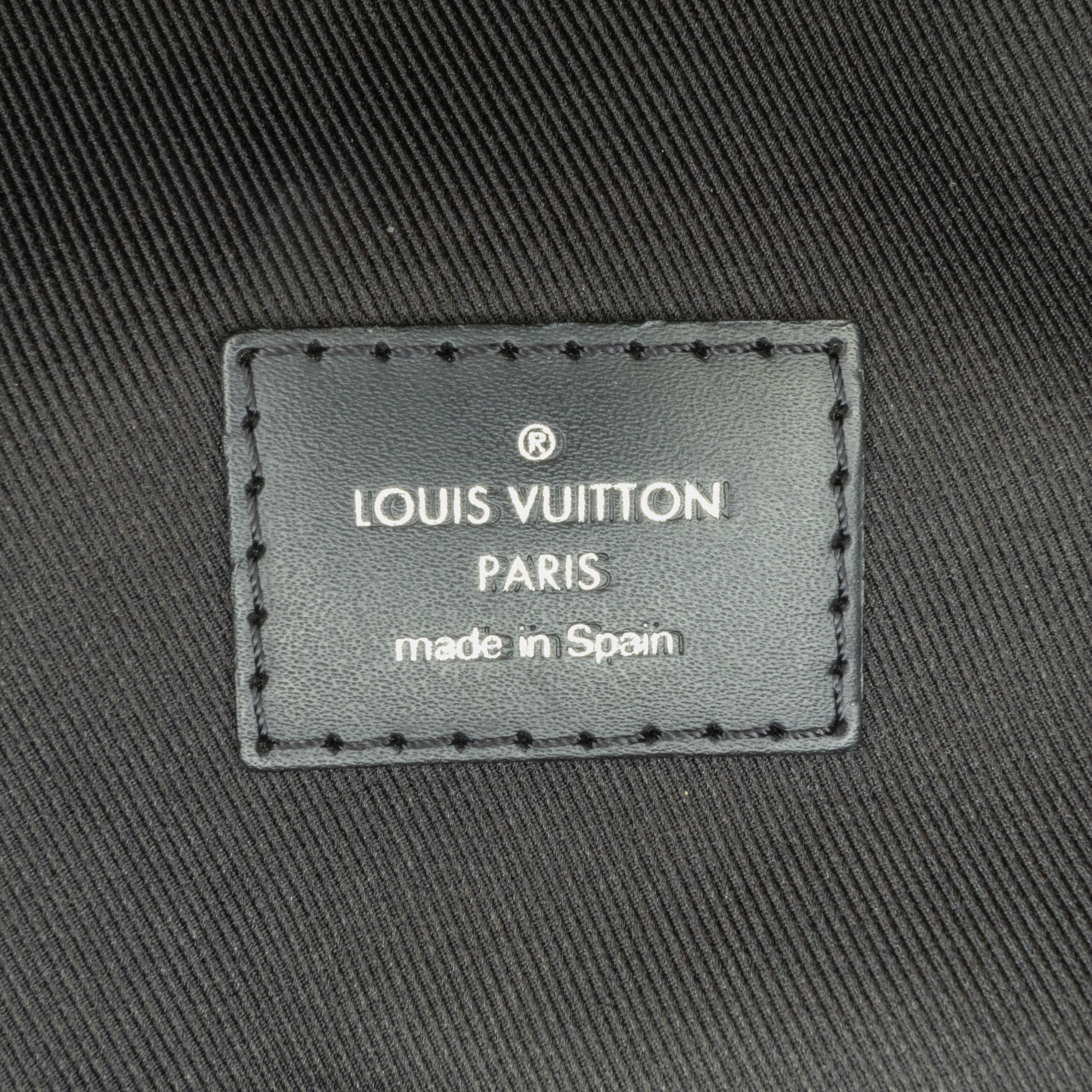 Louis Vuitton Black Canvas Louis Vuitton Damier Graphite Avenue Sling