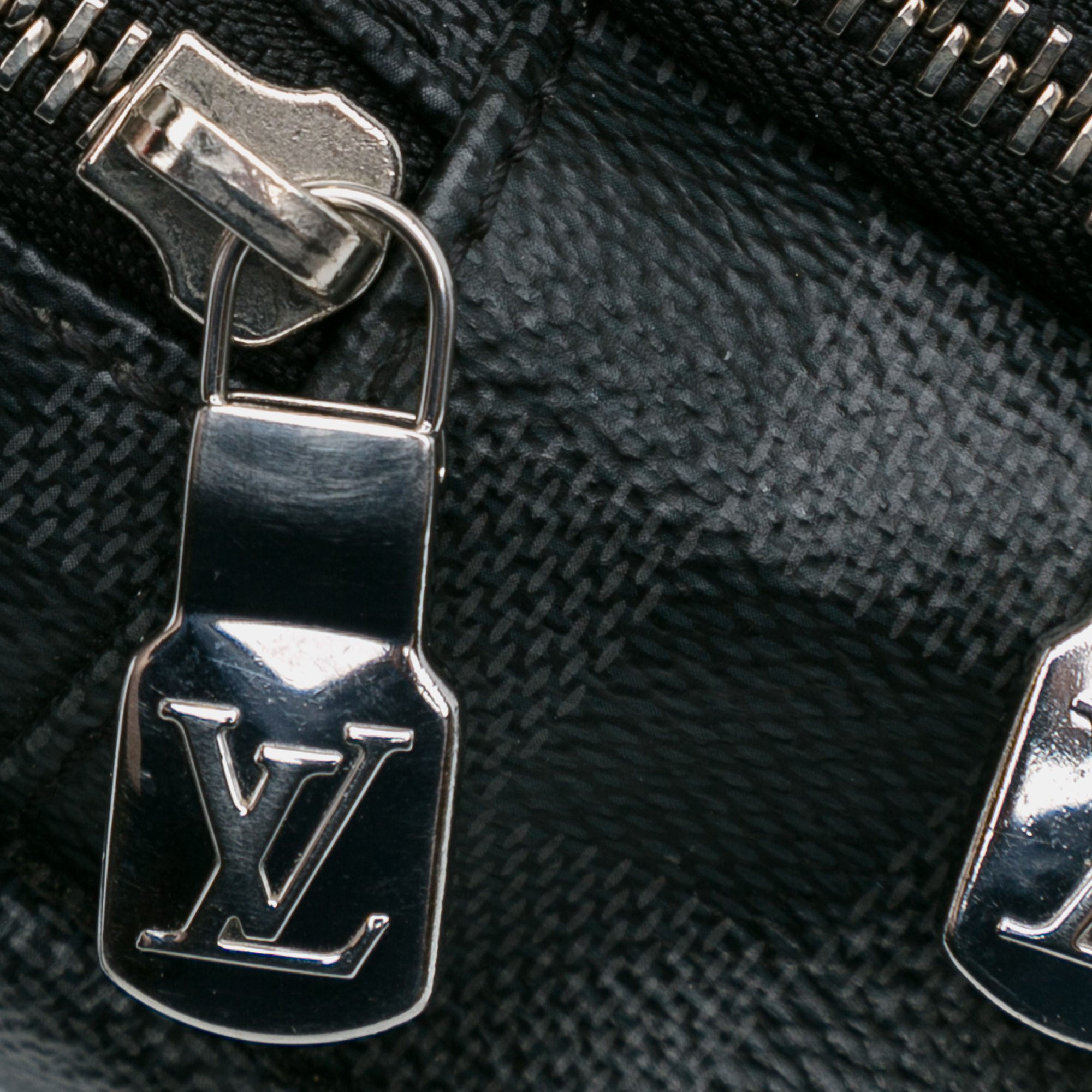 Louis Vuitton Black Canvas Louis Vuitton Damier Graphite Avenue Sling