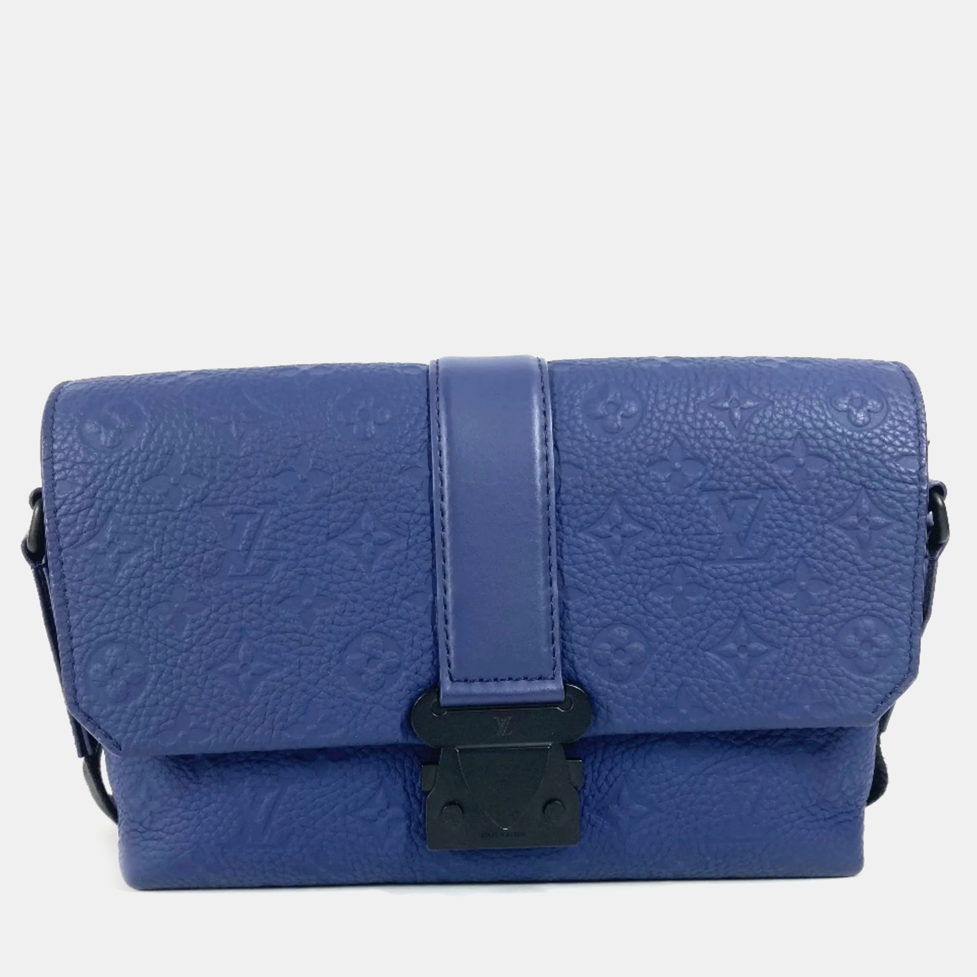 Louis Vuitton Monogram Embossed Cape Messenger Bag Flap Shoulder Taurillon Leather Sapphire Blue
Louis Vuitton Monogram Embossed Cape Messenger Bag Flap Shoulder Taurillon Leather Sapphire Blue