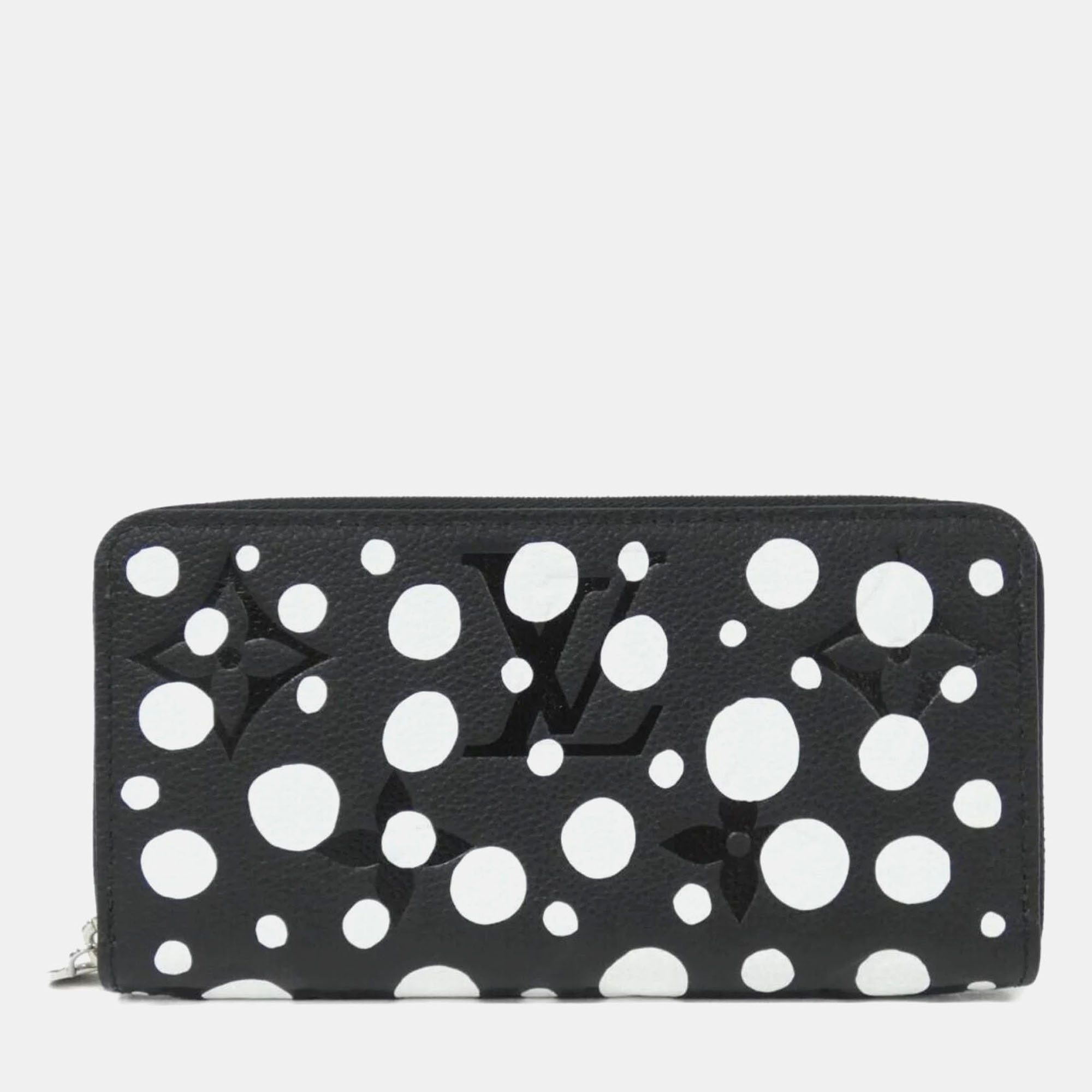 Louis Vuitton Black/White Monogram Empreinte Leather Long Zippy Wallet
Louis Vuitton Black/White Monogram Empreinte Leather Long Zippy Wallet
