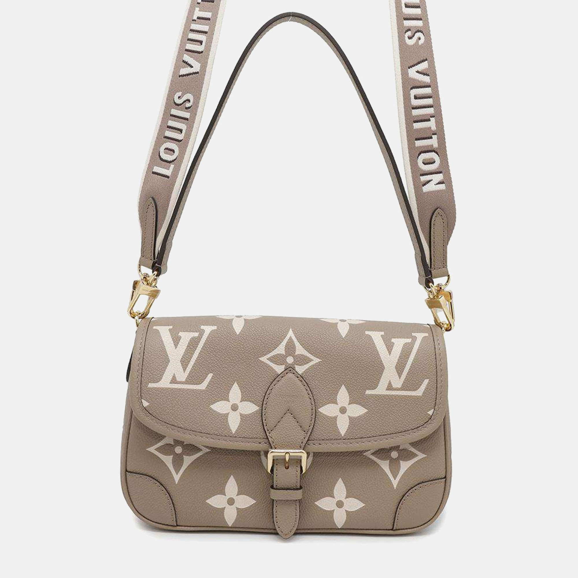 Louis Vuitton Dianu Tourterelle Claim Monogram Empreinte Leather, Beige
Louis Vuitton Dianu Tourterelle Claim Monogram Empreinte Leather, Beige