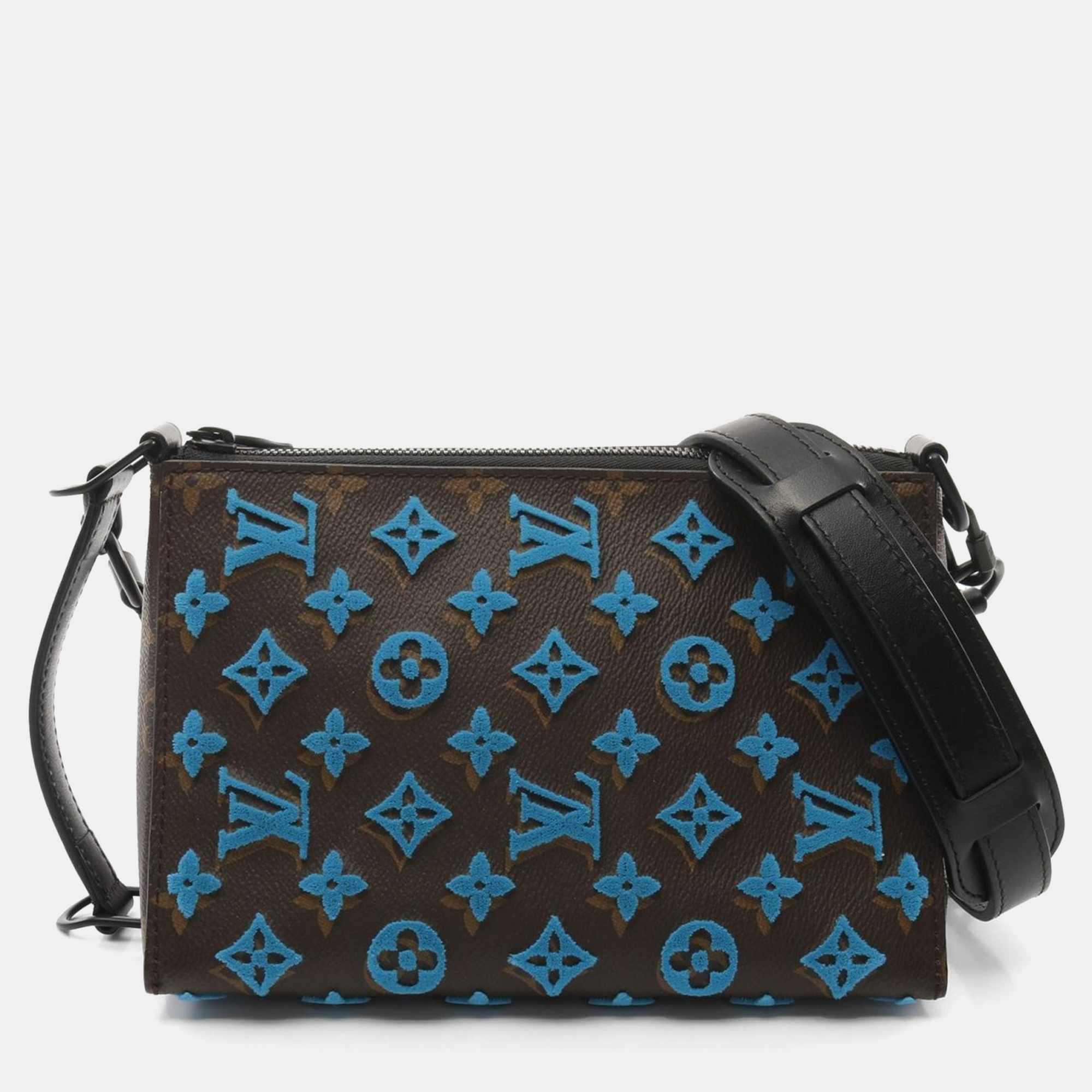 Louis Vuitton Triangle Messenger Shoulder Bag Monogram Toughtage, Blue
Louis Vuitton Triangle Messenger Shoulder Bag Monogram Toughtage, Blue