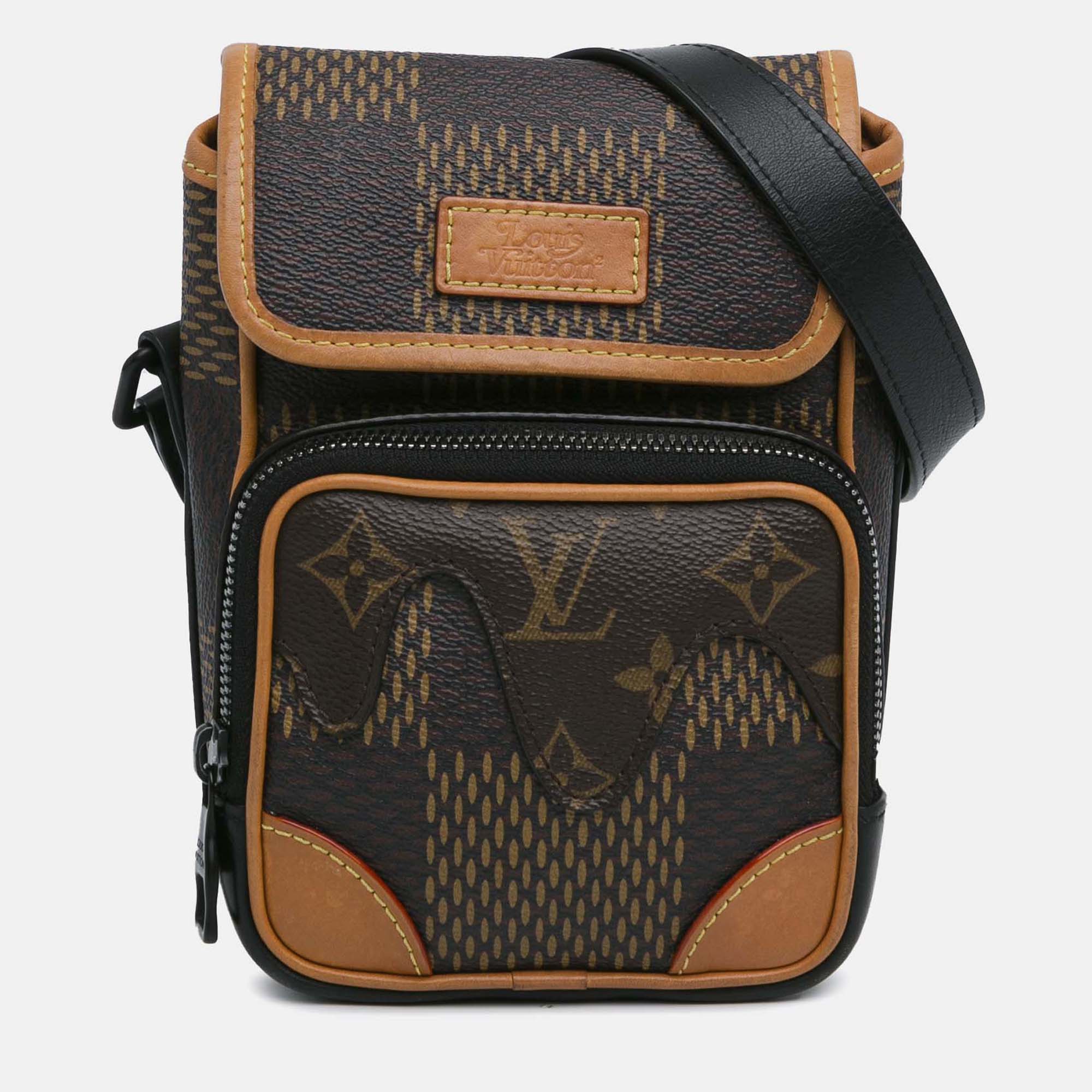 Louis Vuitton Brown Nigo Giant Damier Ebene Monogram Nano Amazone
Louis Vuitton Brown Nigo Giant Damier Ebene Monogram Nano Amazone